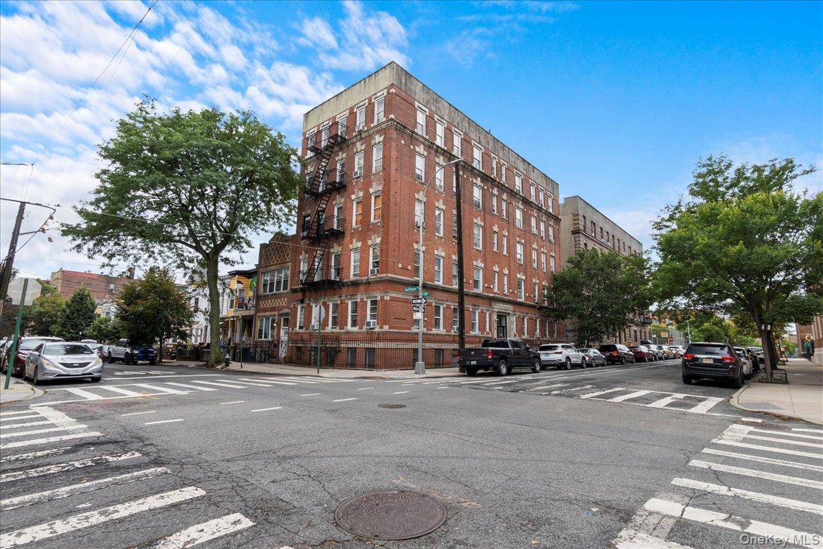 Commercial Sale E 189th Street  Bronx, NY 10458, MLS-878460-2