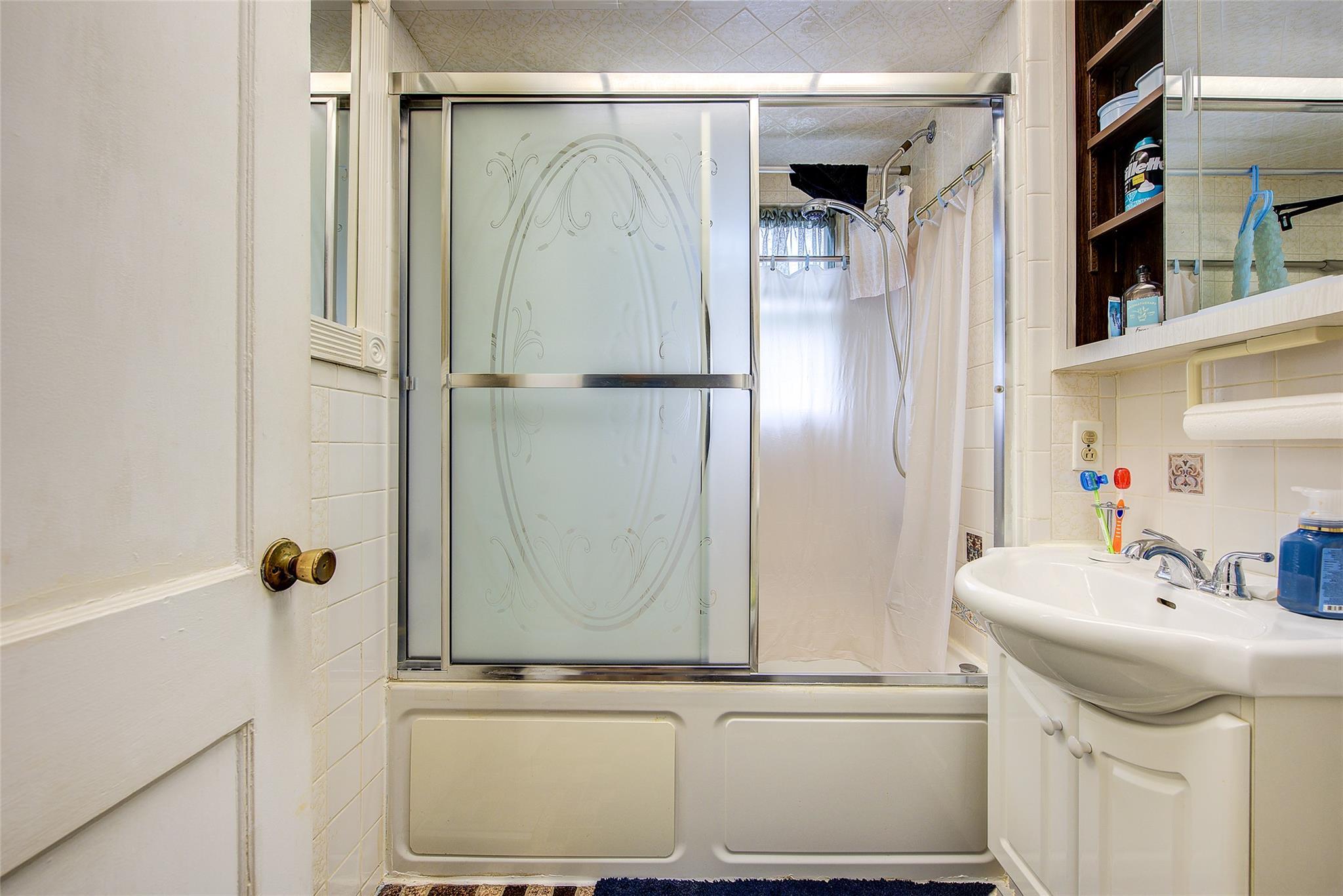Single Family 52nd  Brooklyn, NY 11234, MLS-878479-24
