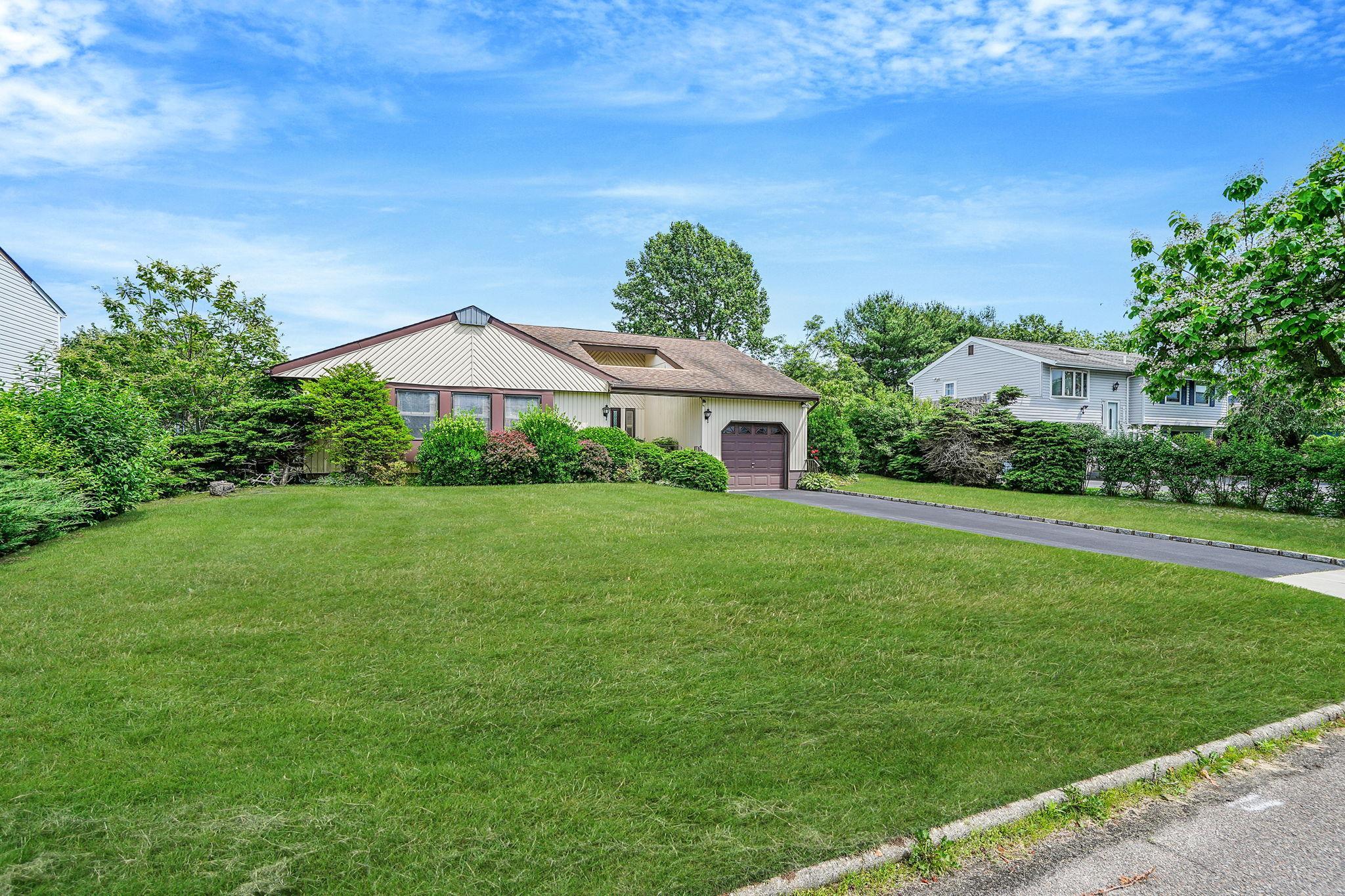 Single Family Forte  Suffolk County, NY 11763, MLS-878493-2