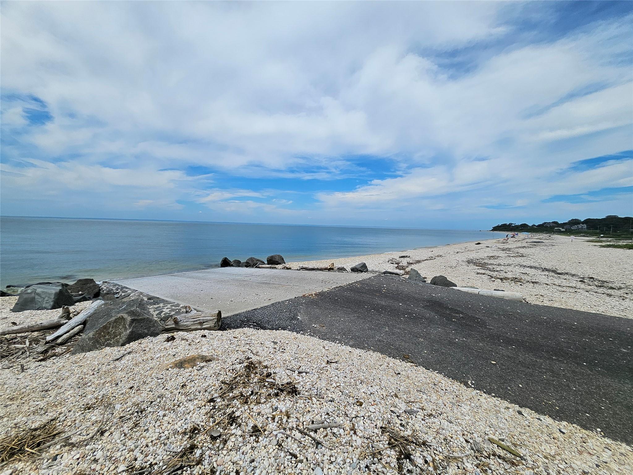 Single Family Main Suffolk County, NY 11939, MLS-878494-38