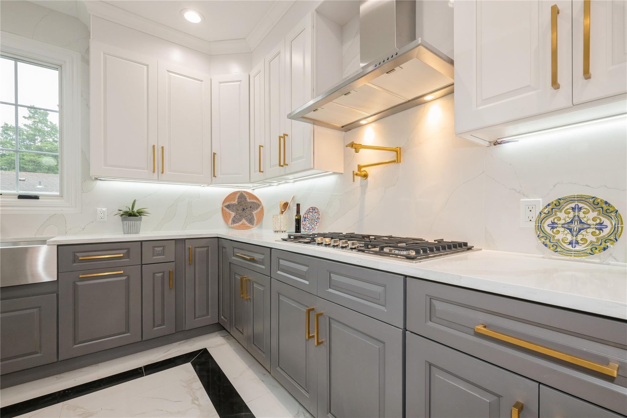 Single Family Cortland Ave Nassau County, NY 11801, MLS-878532-10