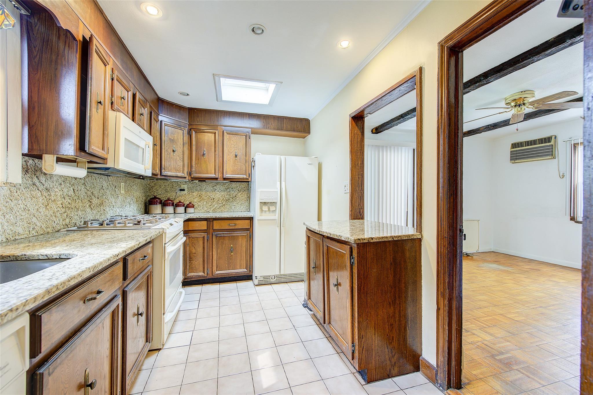 Single Family 15th  Queens, NY 11357, MLS-878643-16