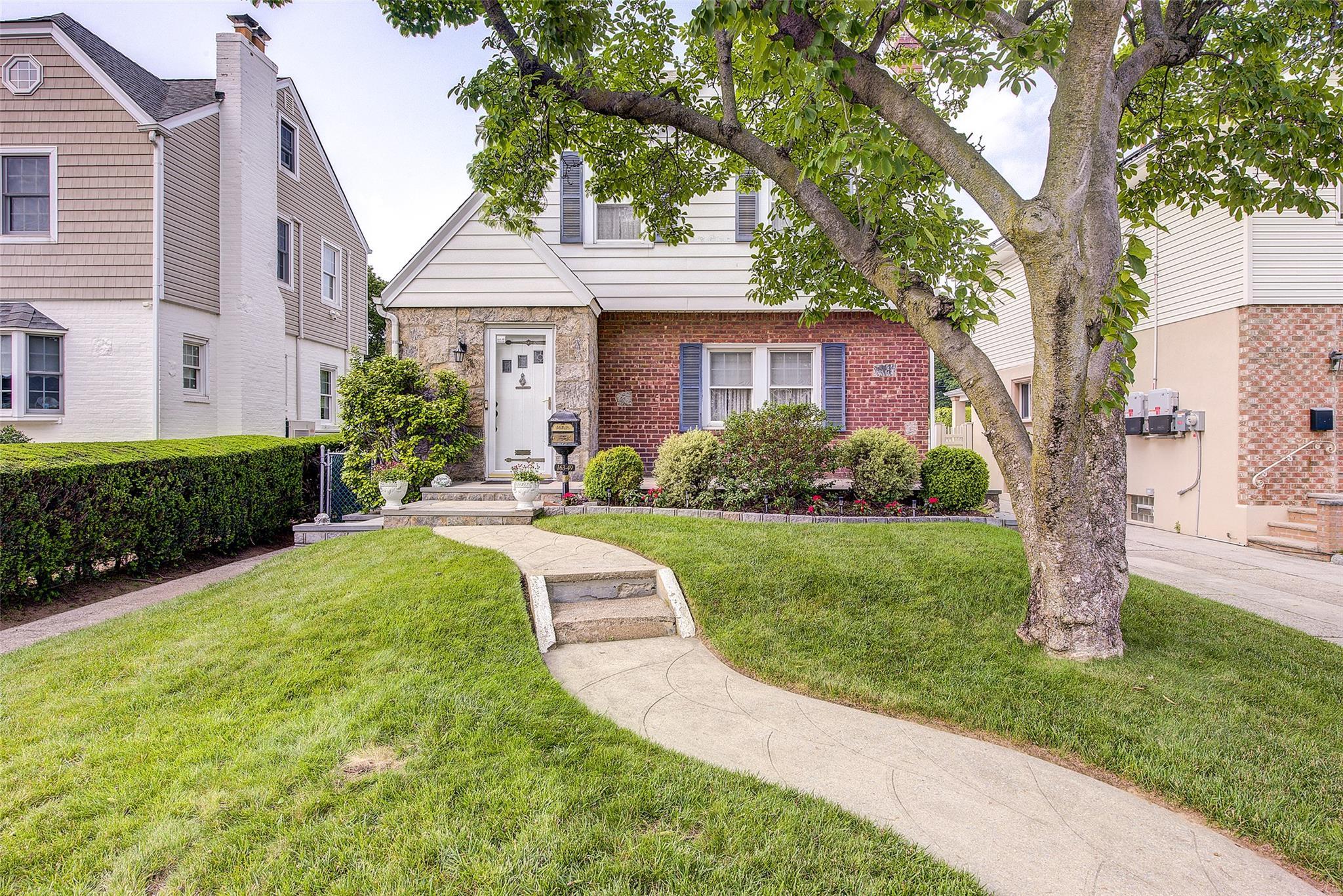 Single Family 15th  Queens, NY 11357, MLS-878643-2