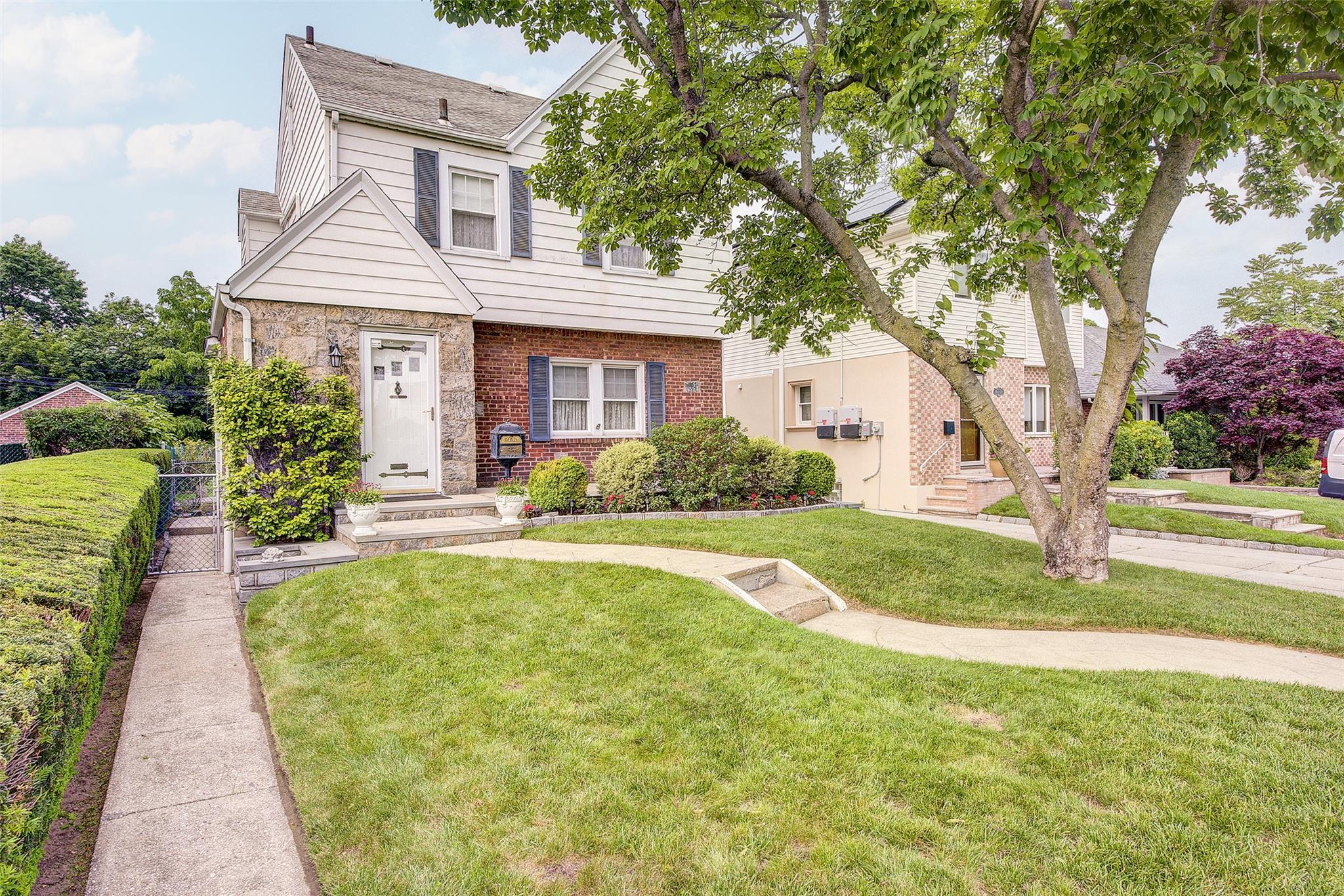 Single Family 15th  Queens, NY 11357, MLS-878675-2