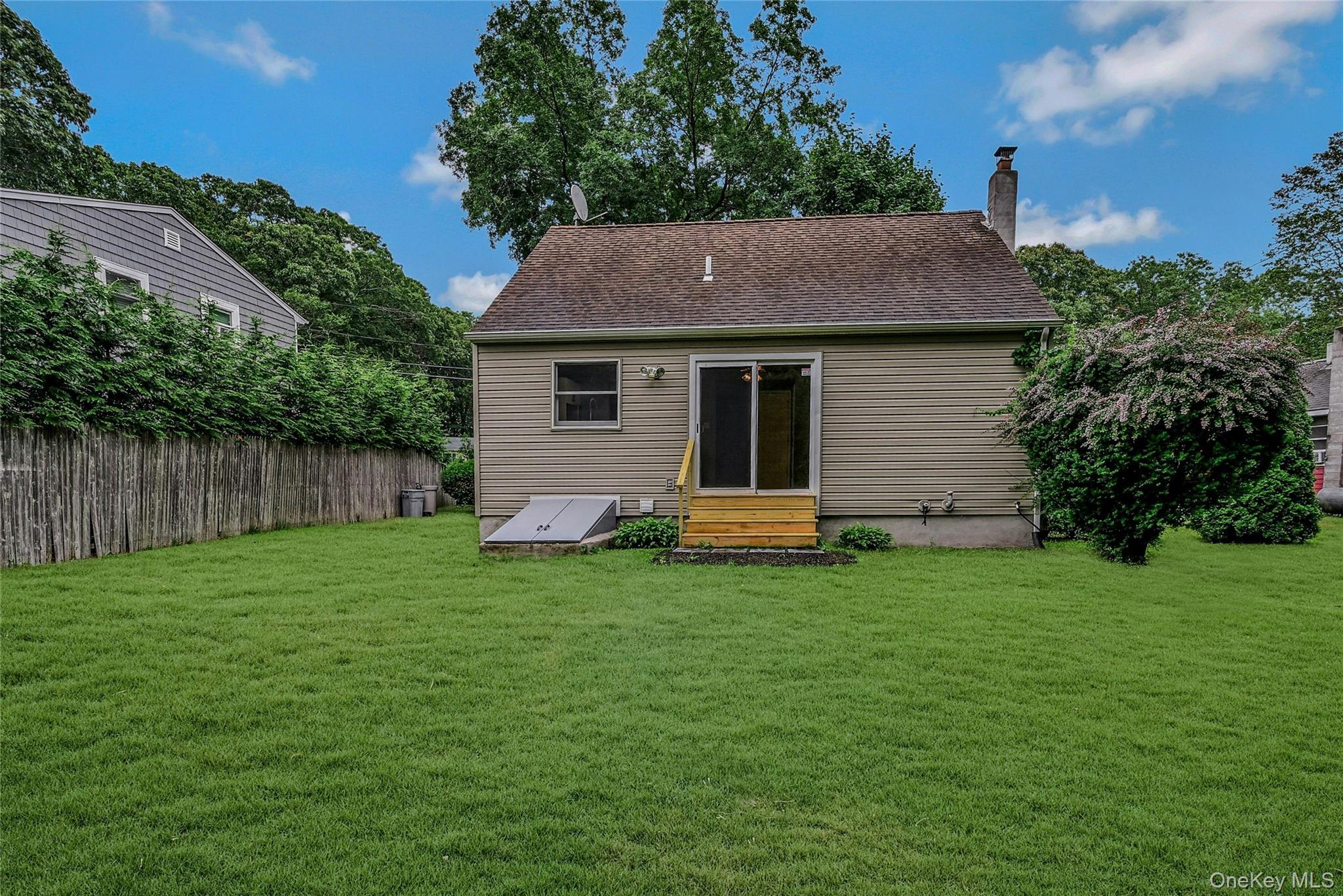 Single Family Church  Suffolk County, NY 11931, MLS-878689-25