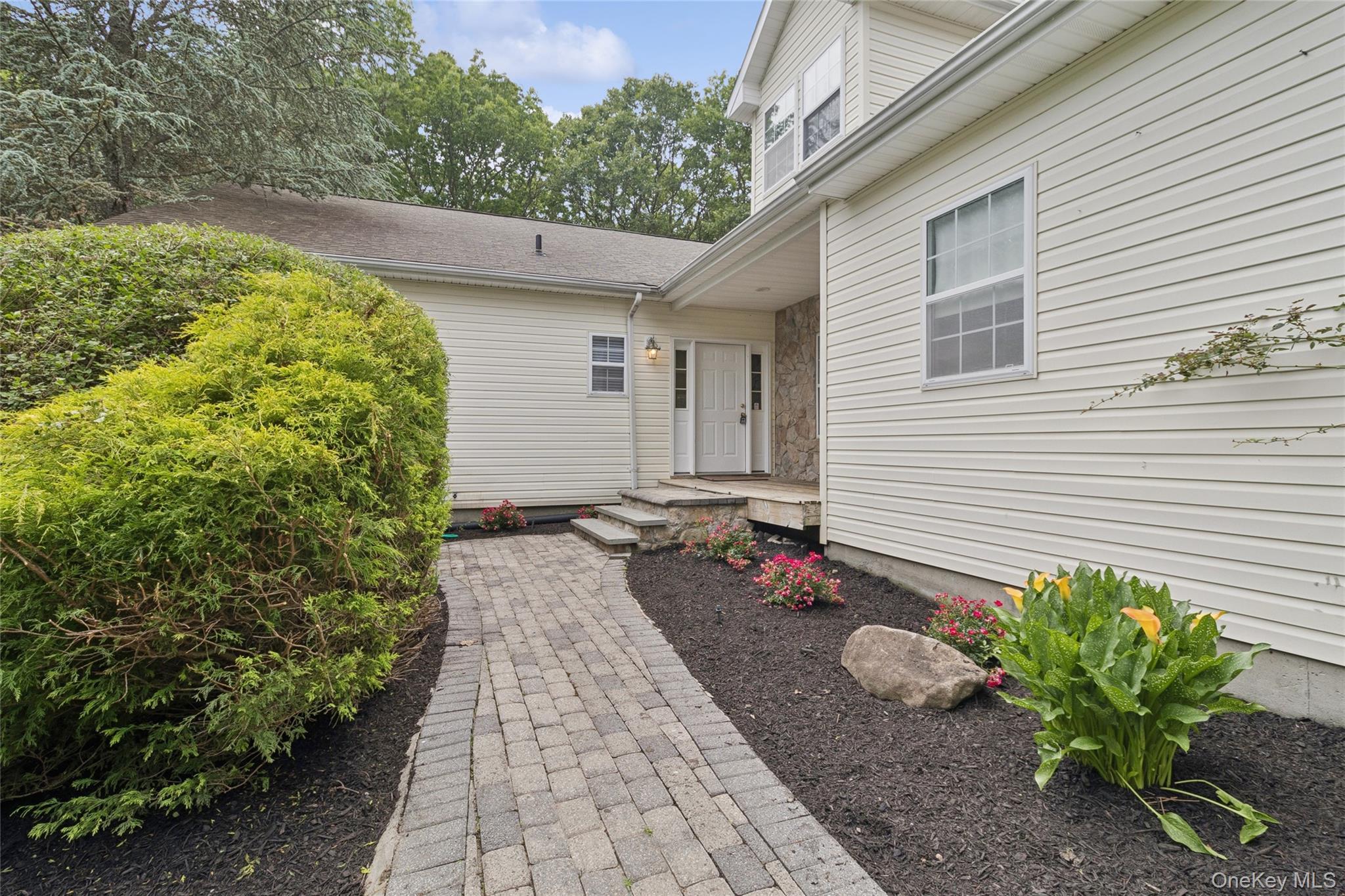 Single Family Heidi  Suffolk County, NY 11766, MLS-878709-3