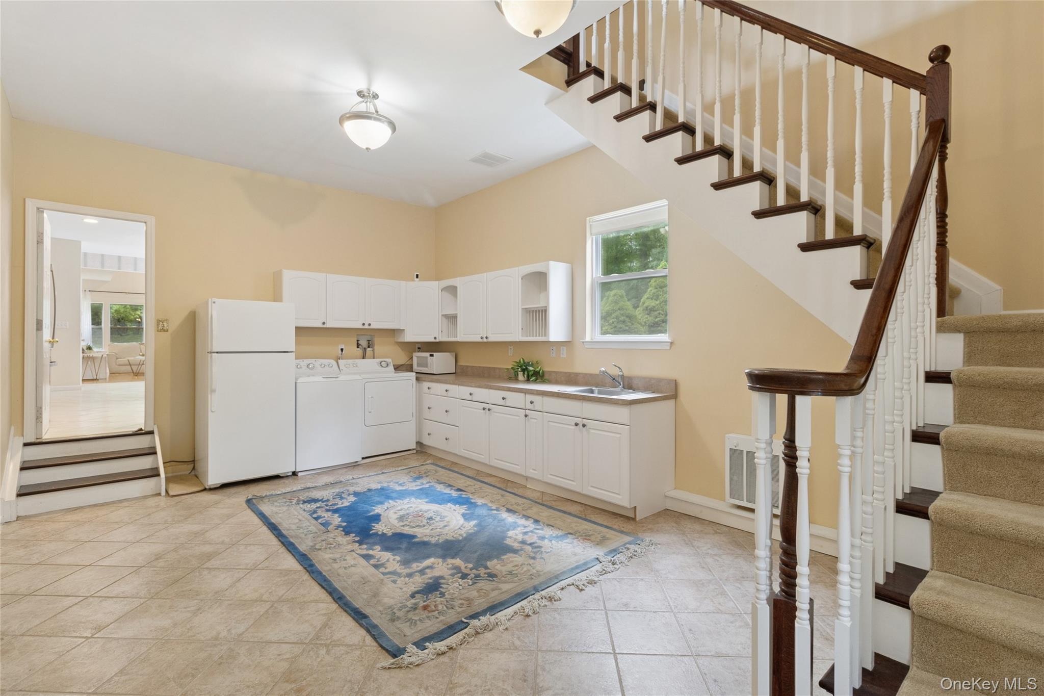 Single Family Heidi  Suffolk County, NY 11766, MLS-878709-39