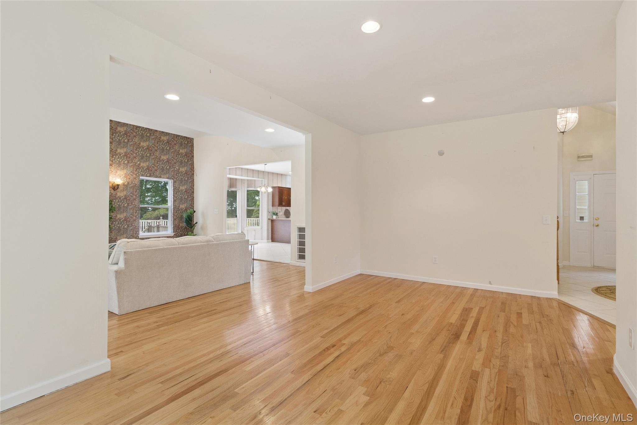 Single Family Heidi  Suffolk County, NY 11766, MLS-878709-9