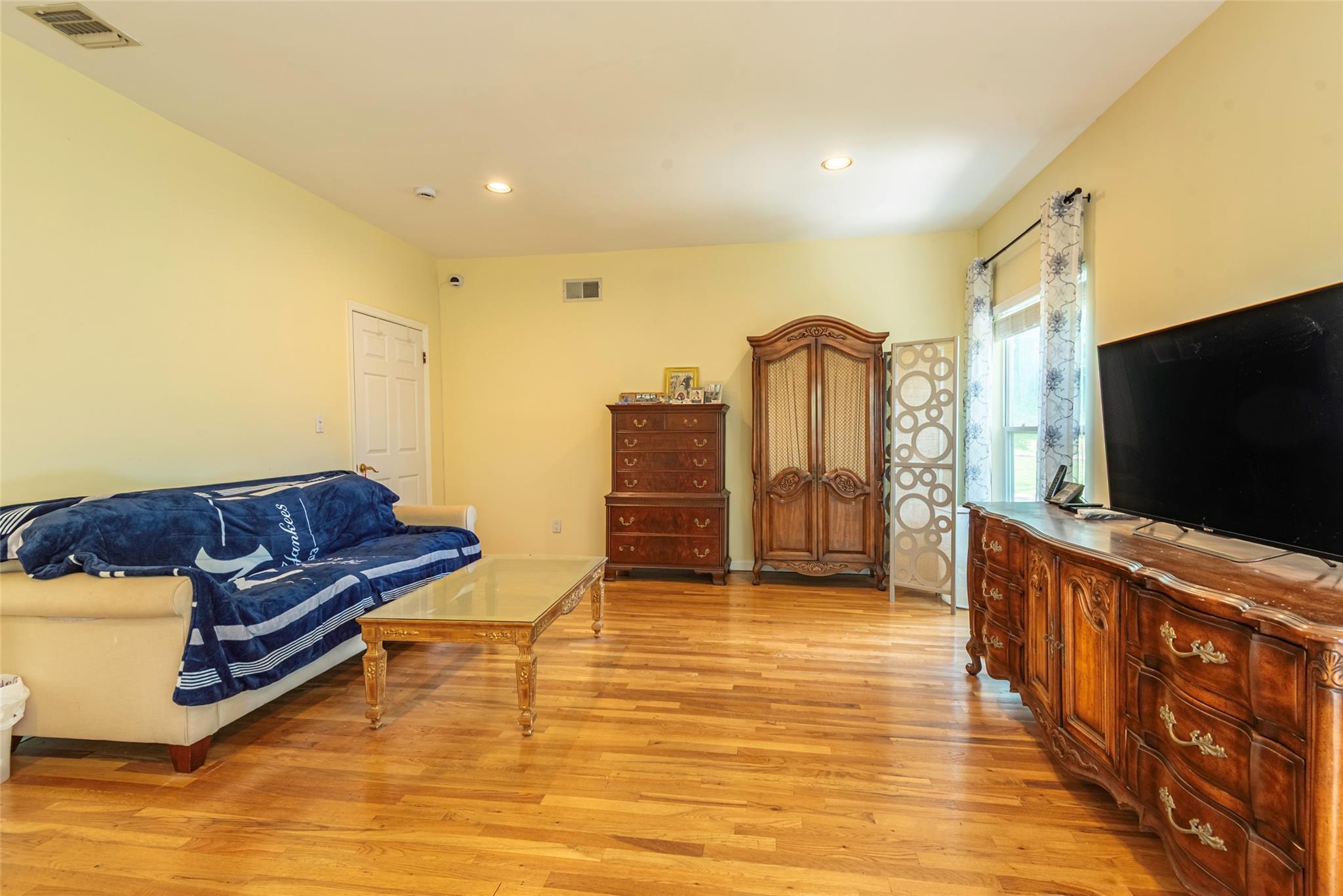 Single Family Vista Hill  Nassau County, NY 11021, MLS-878753-14
