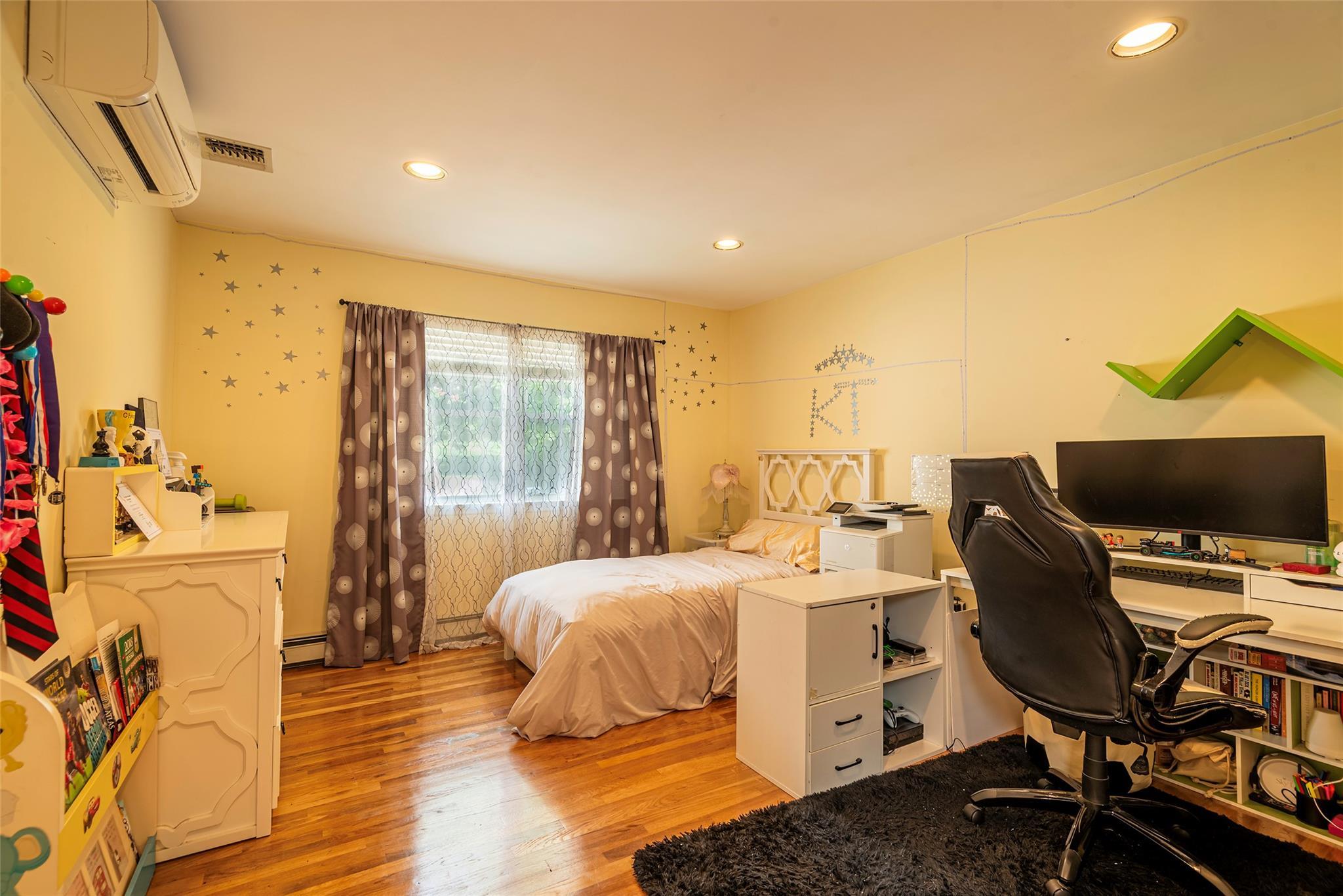 Single Family Vista Hill  Nassau County, NY 11021, MLS-878753-18
