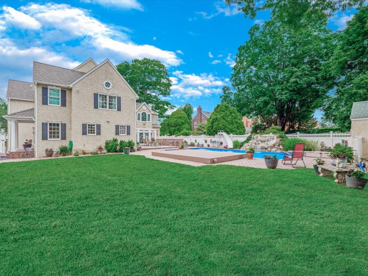 Single Family Westminster  Nassau County, NY 11552, MLS-878766-50