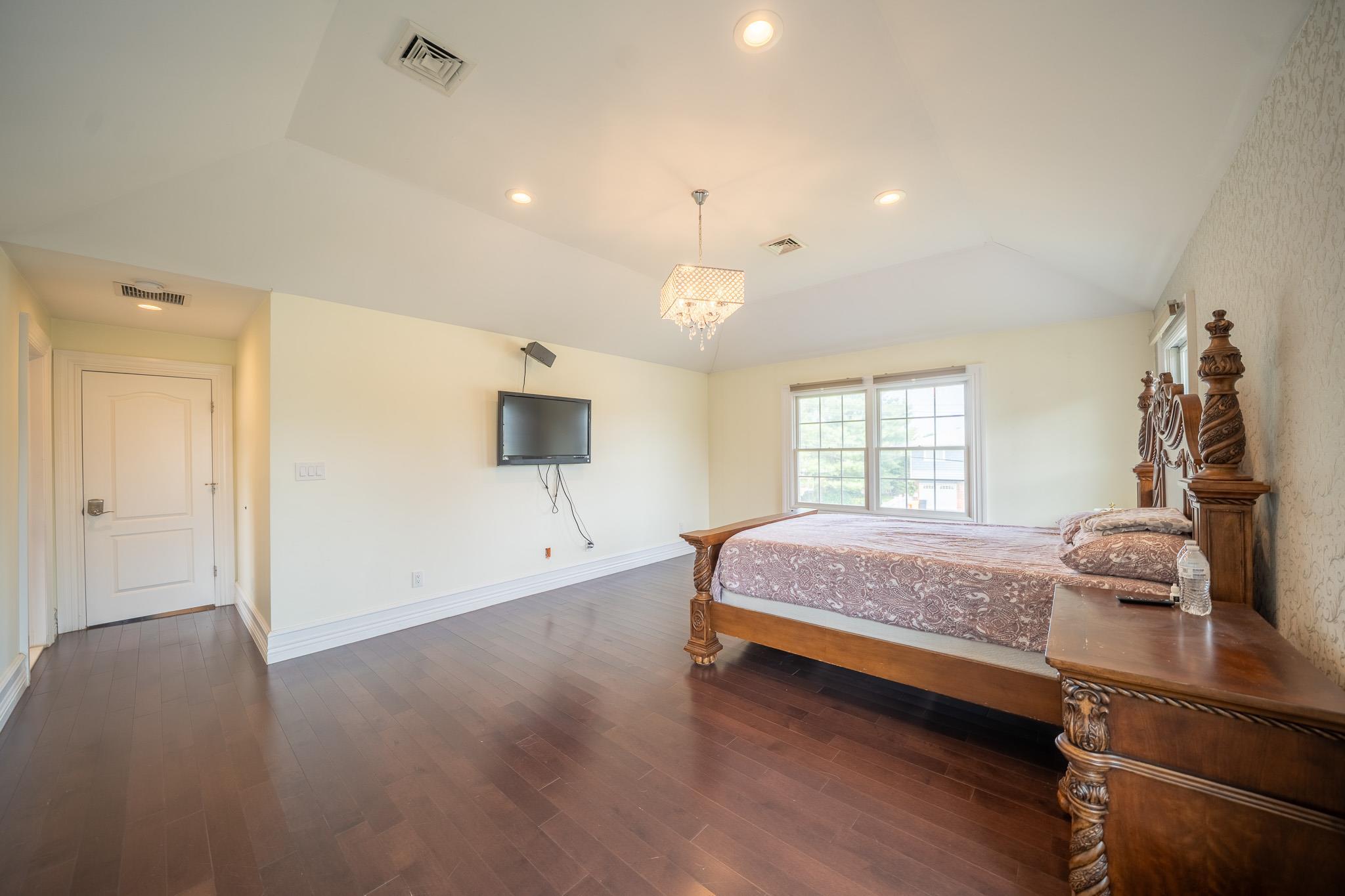 Single Family Burke  Nassau County, NY 11753, MLS-878785-29