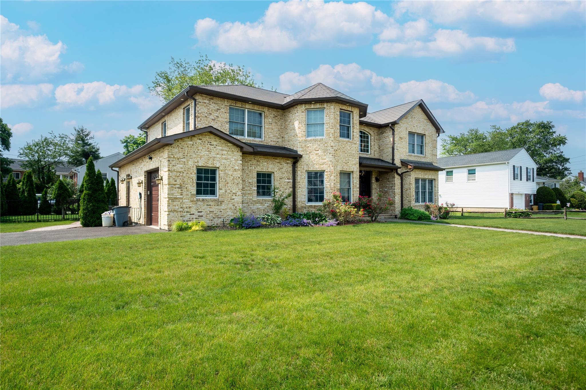 Single Family Burke  Nassau County, NY 11753, MLS-878785-3