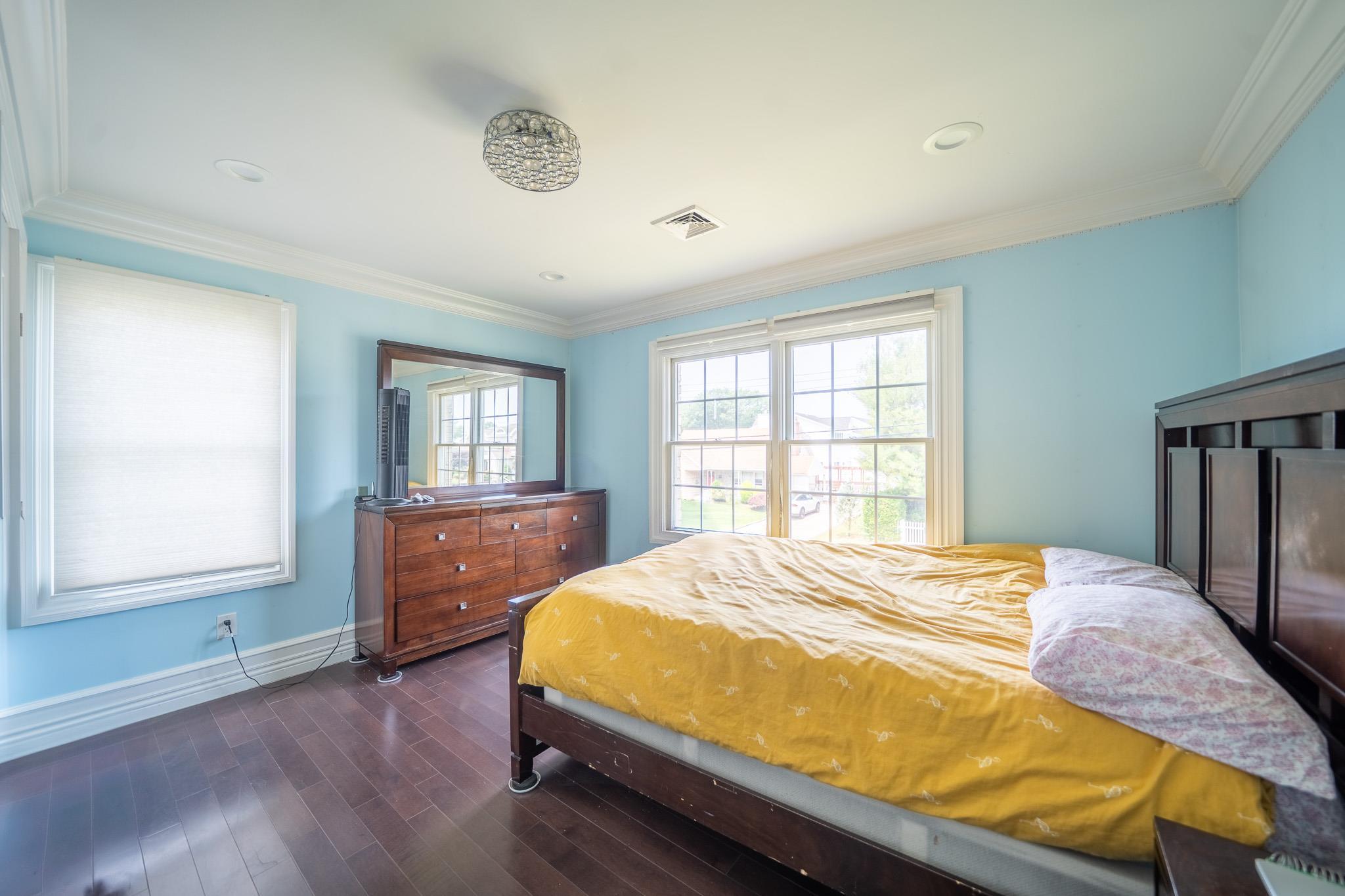 Single Family Burke  Nassau County, NY 11753, MLS-878785-33