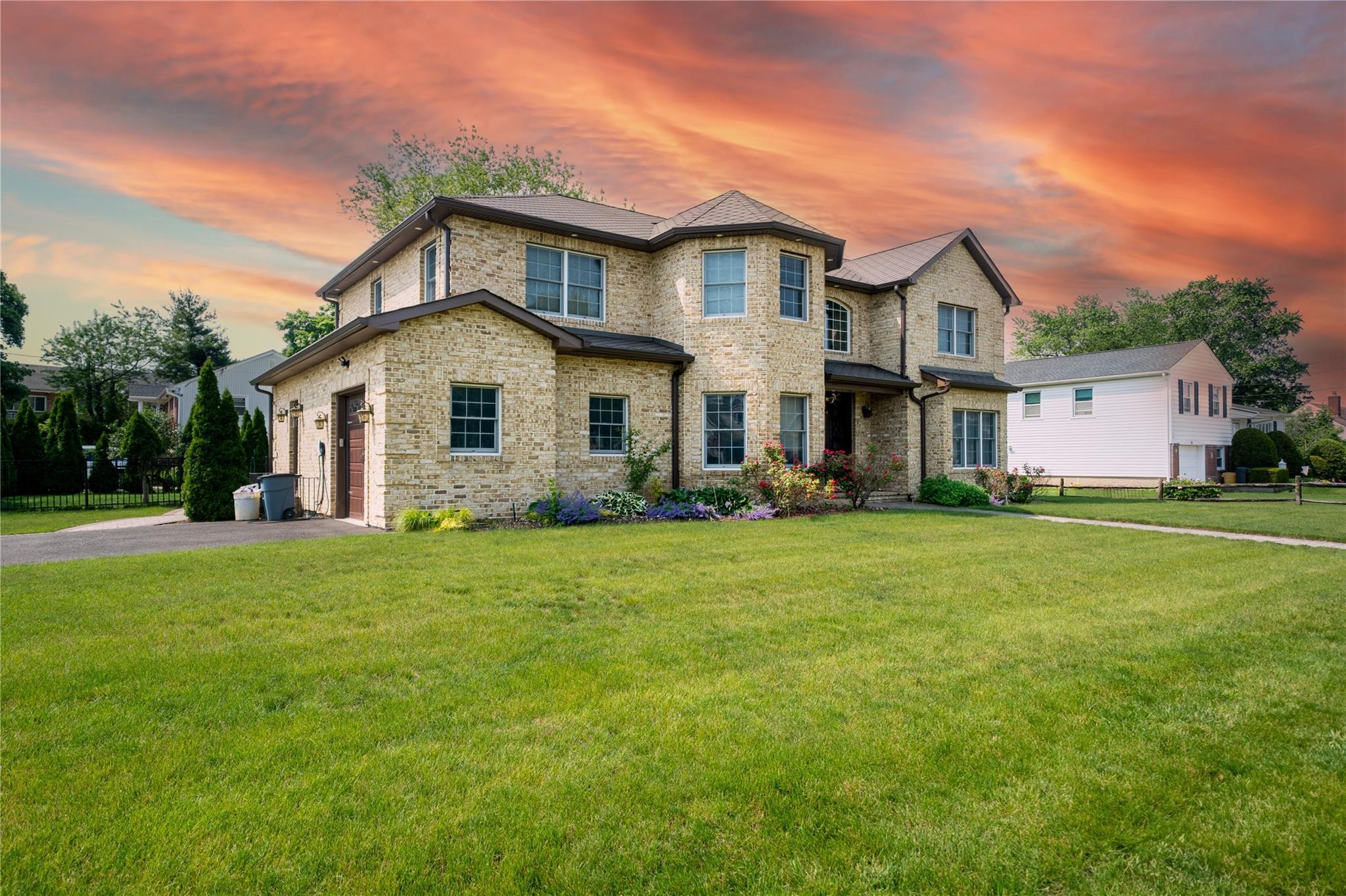 Single Family Burke  Nassau County, NY 11753, MLS-878785-4