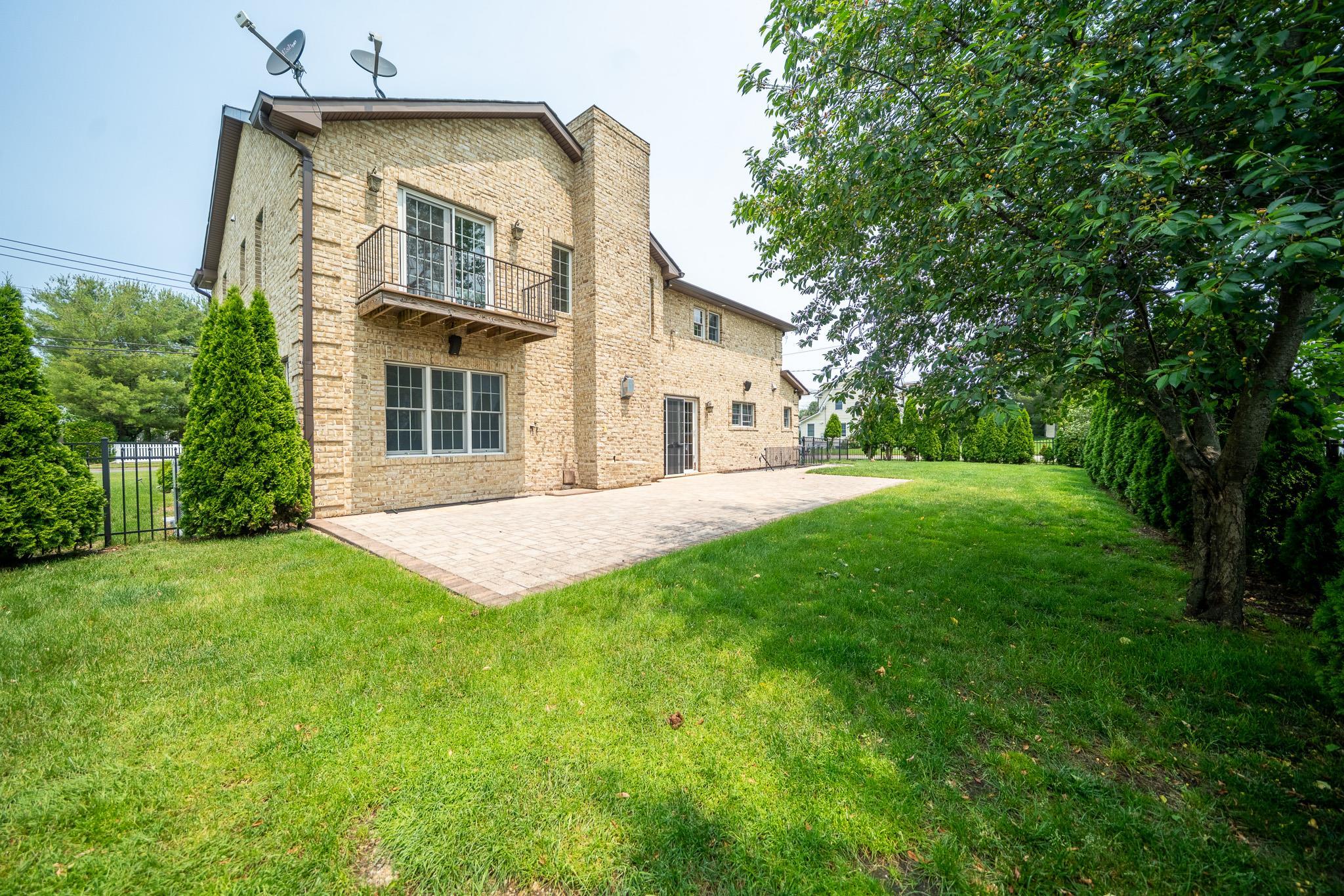 Single Family Burke  Nassau County, NY 11753, MLS-878785-42