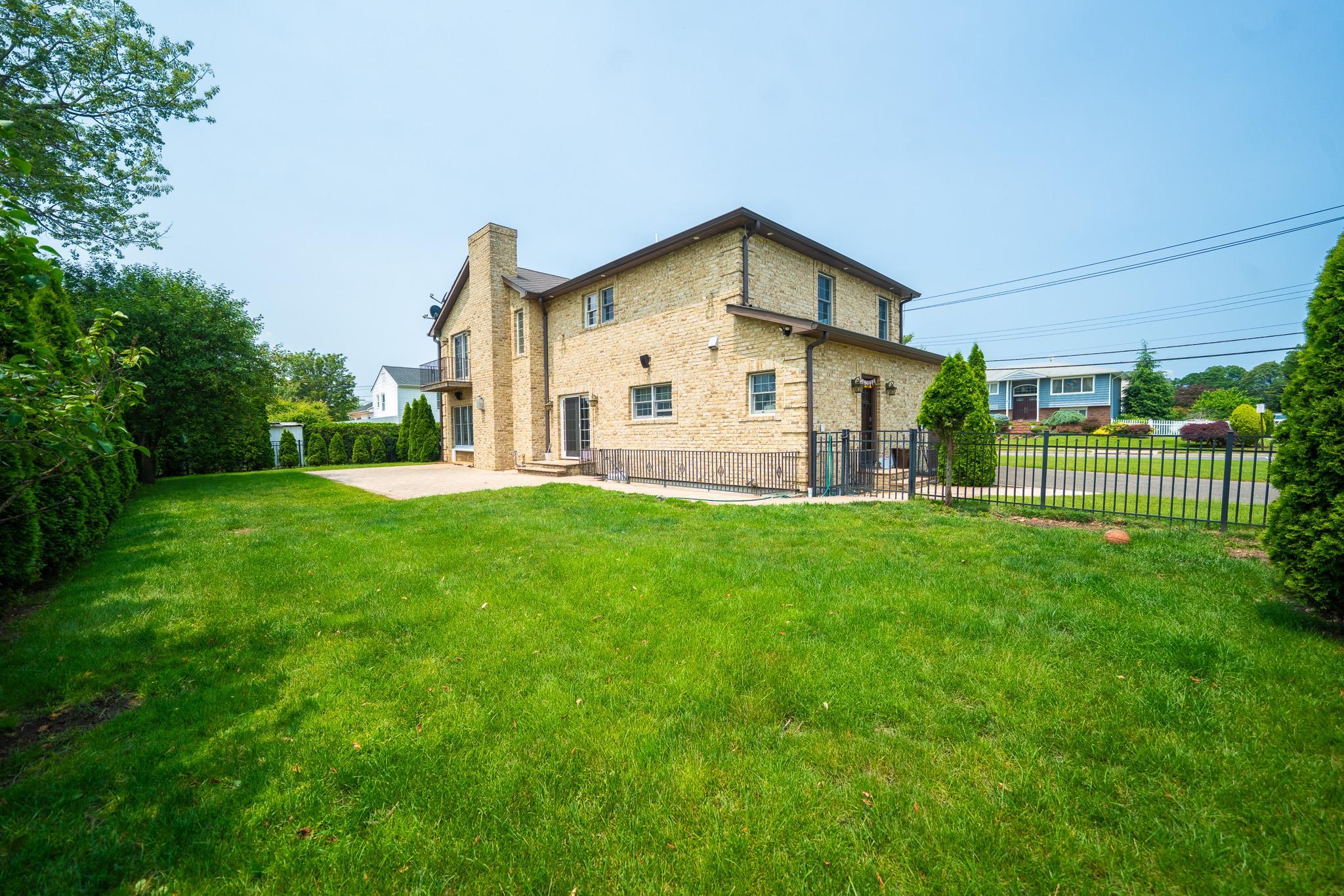 Single Family Burke  Nassau County, NY 11753, MLS-878785-44