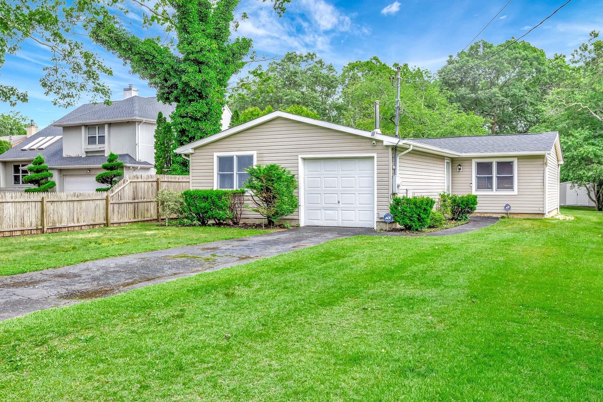 Single Family Riverside  Suffolk County, NY 11951, MLS-878834-2