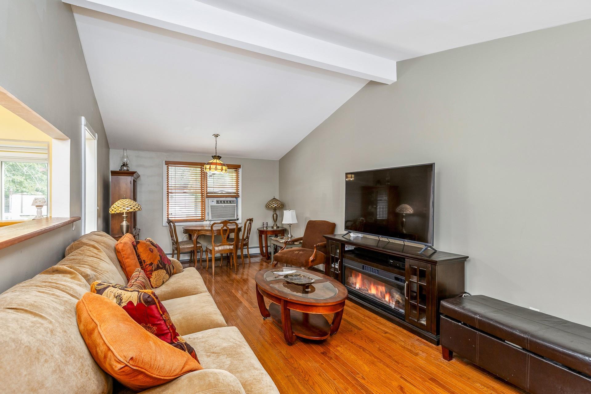 Single Family Riverside  Suffolk County, NY 11951, MLS-878834-8