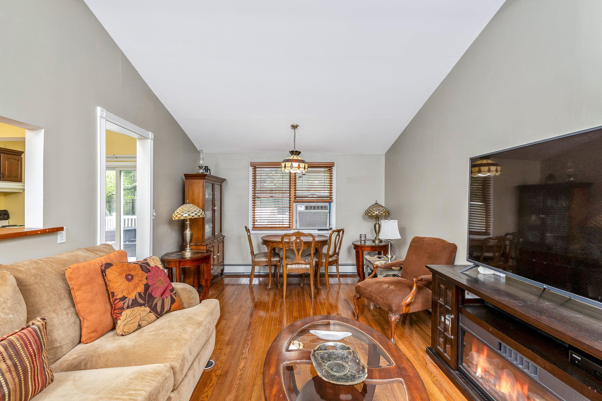 Single Family Riverside  Suffolk County, NY 11951, MLS-878834-9