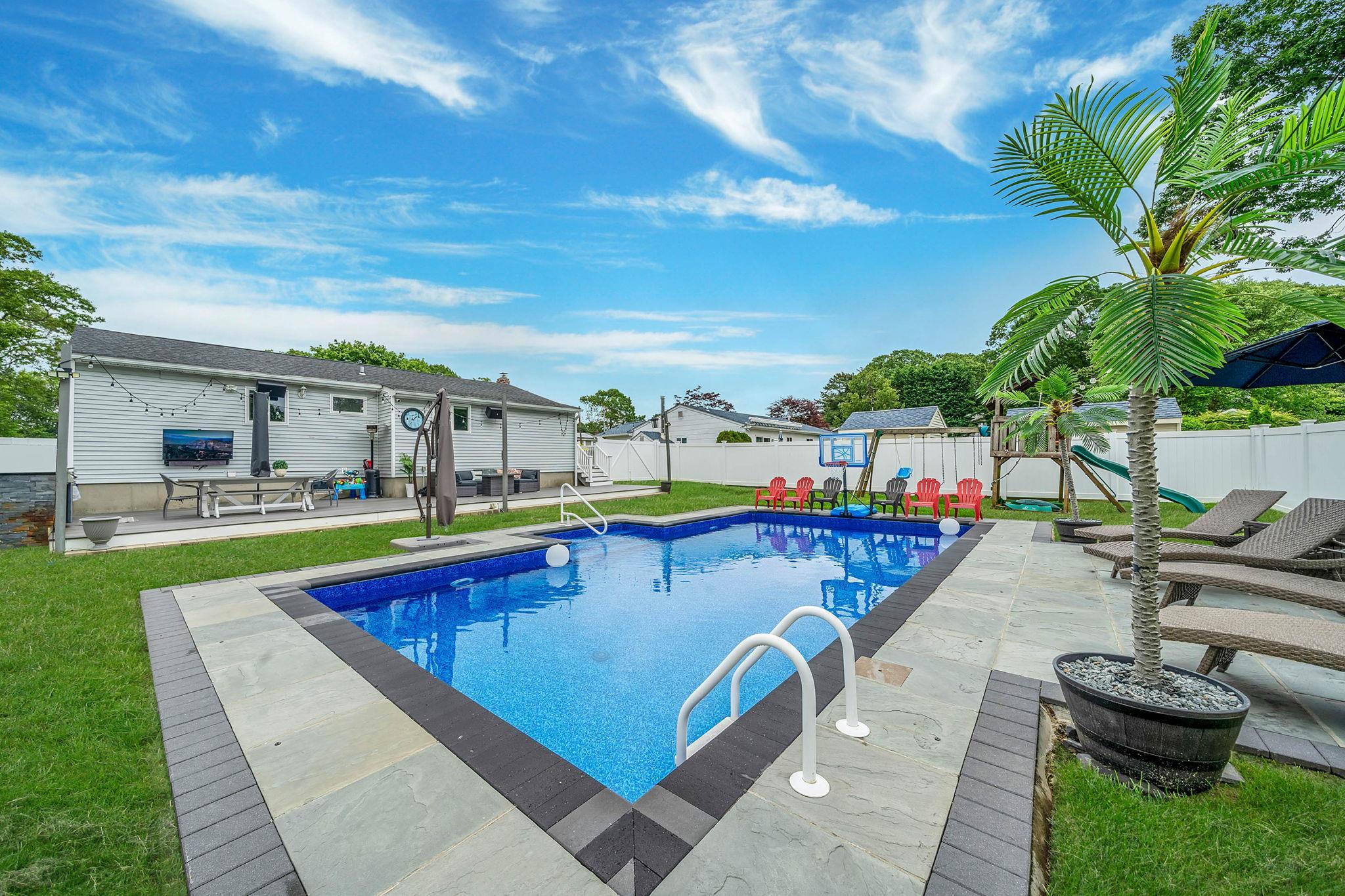 Single Family Breston  Suffolk County, NY 11967, MLS-878838-25