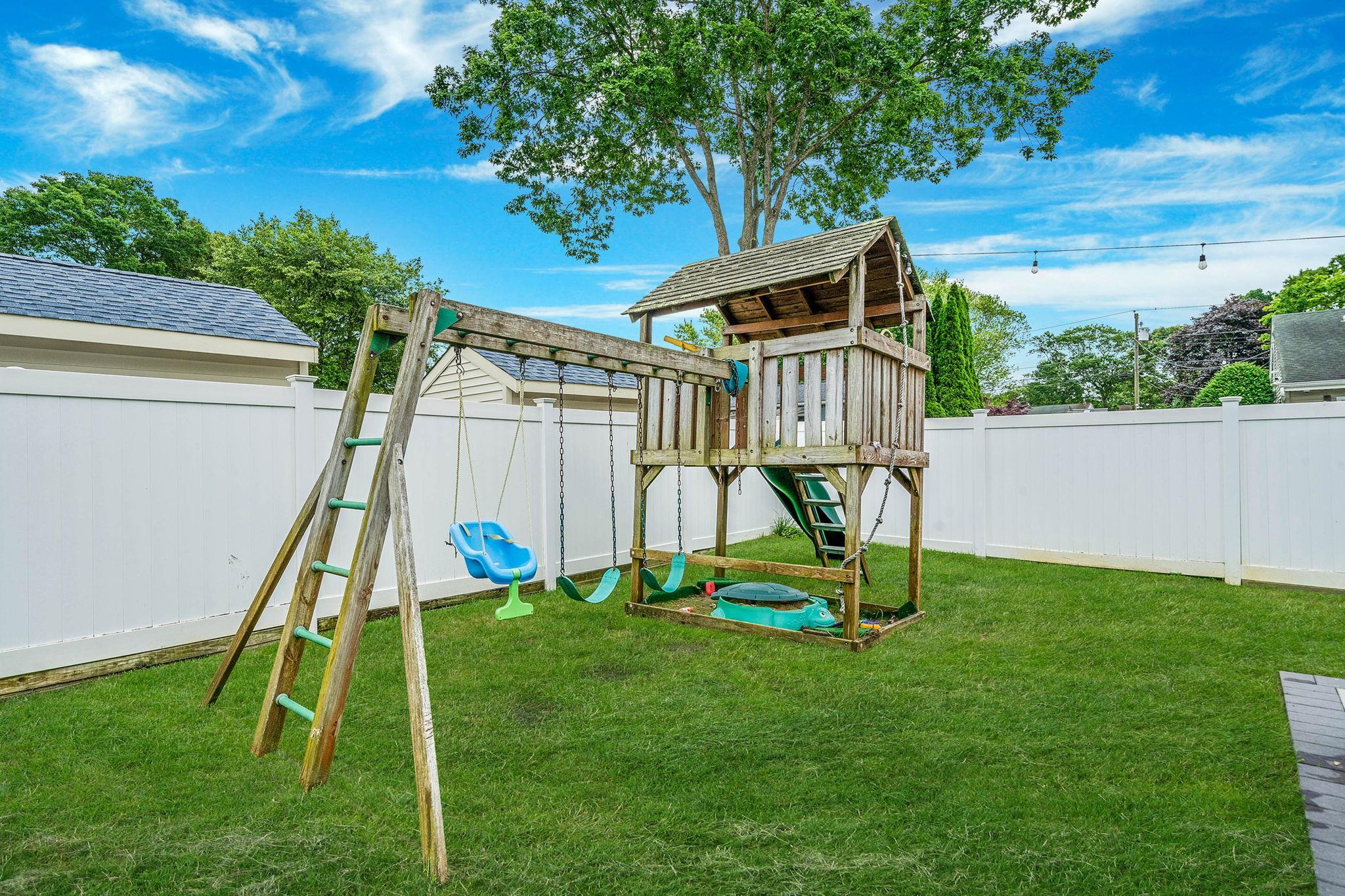 Single Family Breston  Suffolk County, NY 11967, MLS-878838-29