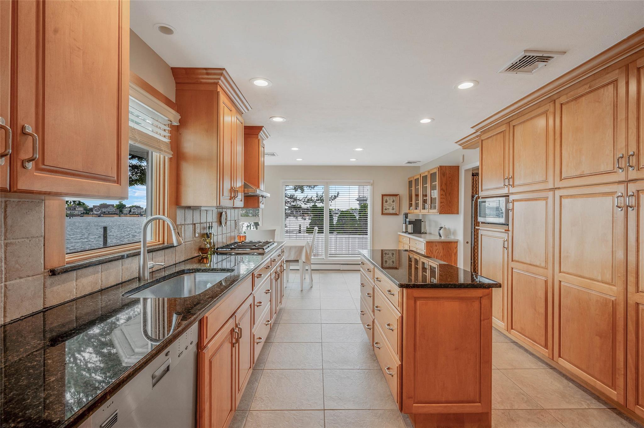 Single Family Bayview  Nassau County, NY 11758, MLS-878848-22