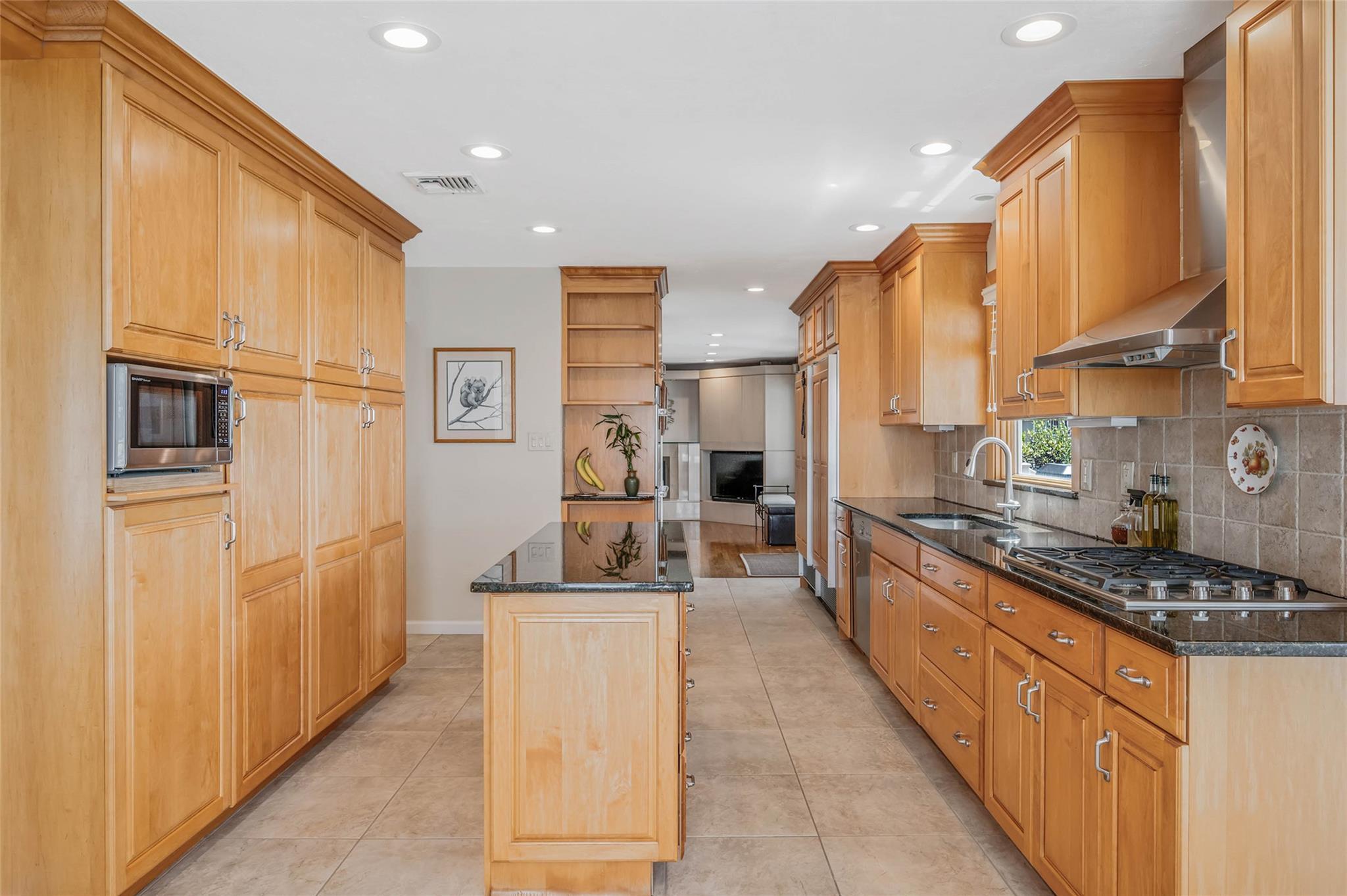 Single Family Bayview  Nassau County, NY 11758, MLS-878848-25
