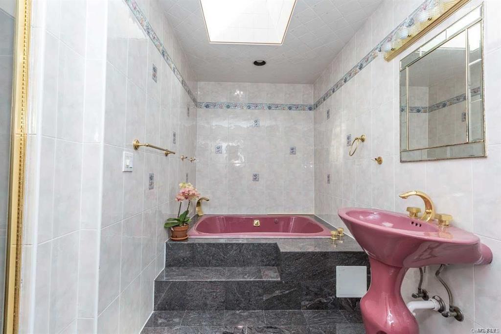 Single Family Birmington  Queens, NY 11364, MLS-878886-13