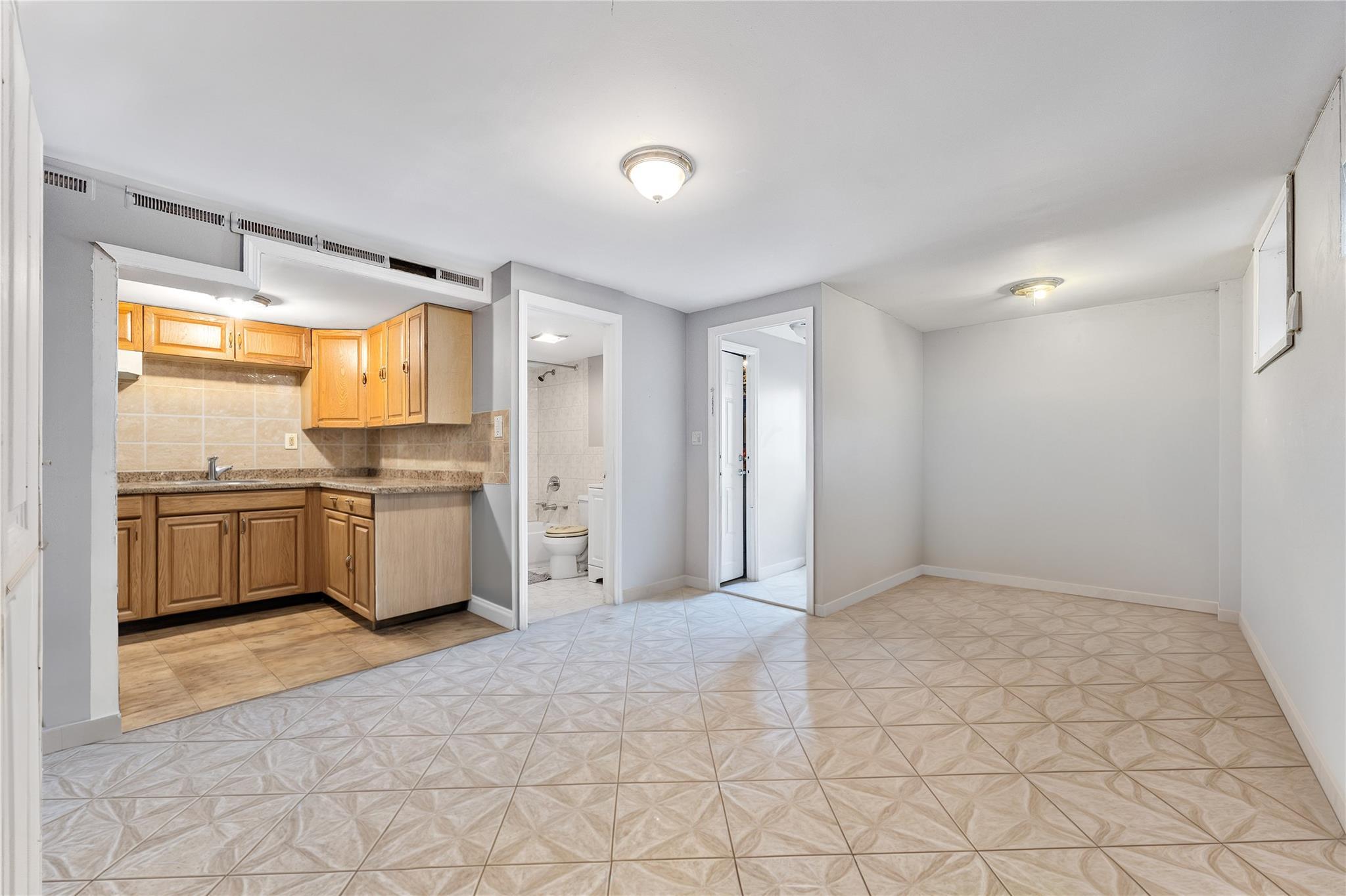 Single Family Gunther  Bronx, NY 10469, MLS-878899-8