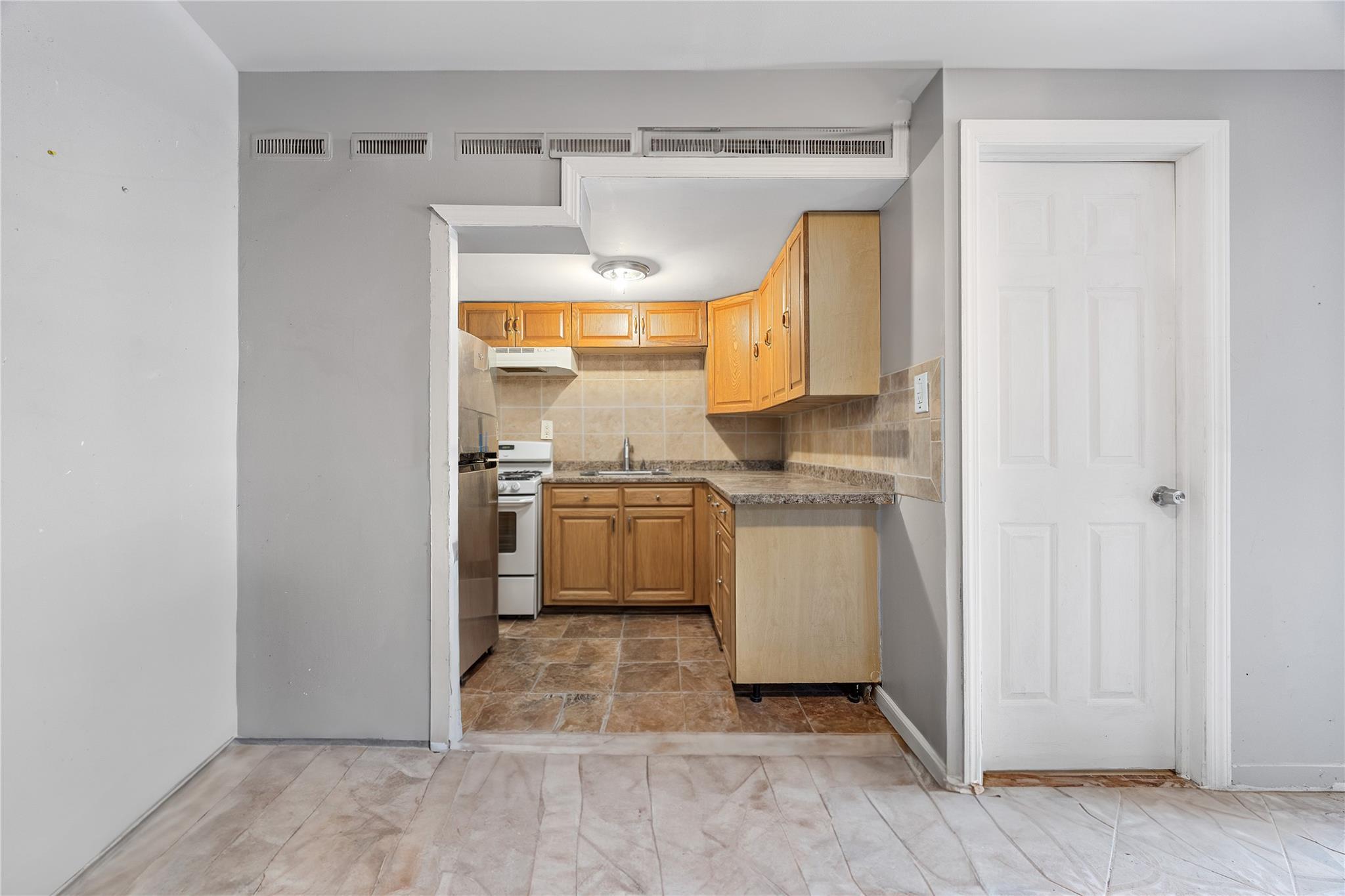 Single Family Gunther  Bronx, NY 10469, MLS-878899-9