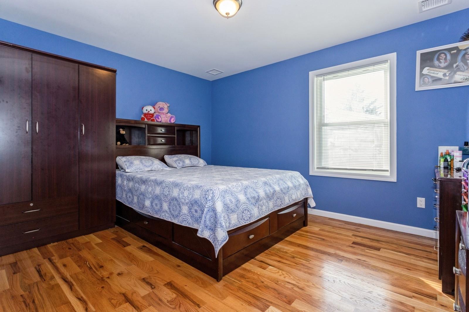 Single Family Emporia  Nassau County, NY 11003, MLS-878905-17