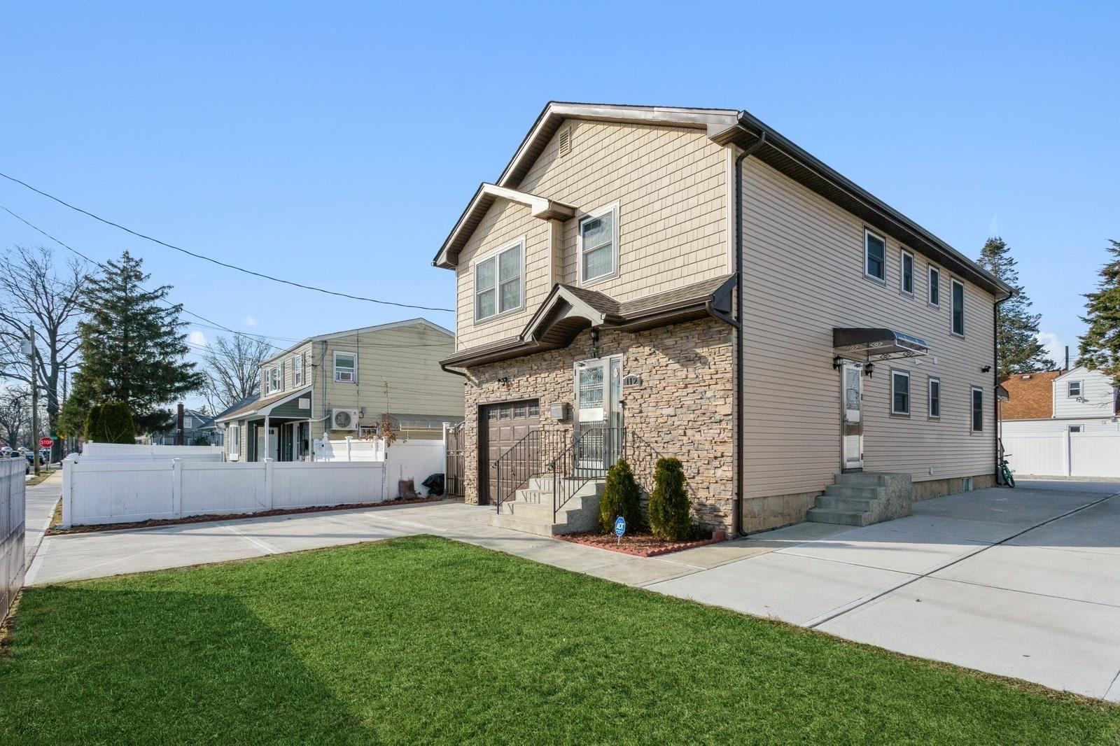 Single Family Emporia  Nassau County, NY 11003, MLS-878905-28