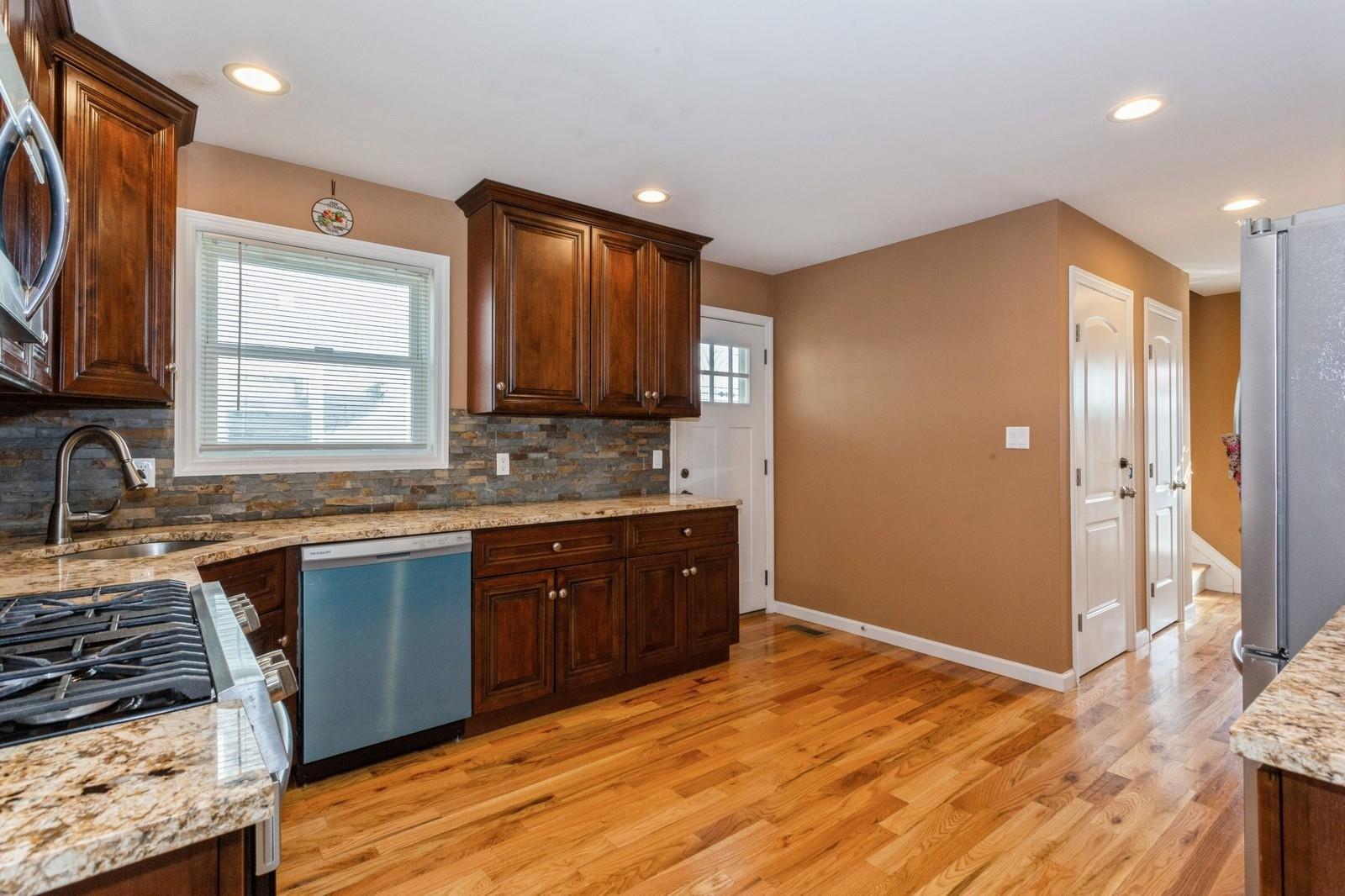 Single Family Emporia  Nassau County, NY 11003, MLS-878905-7