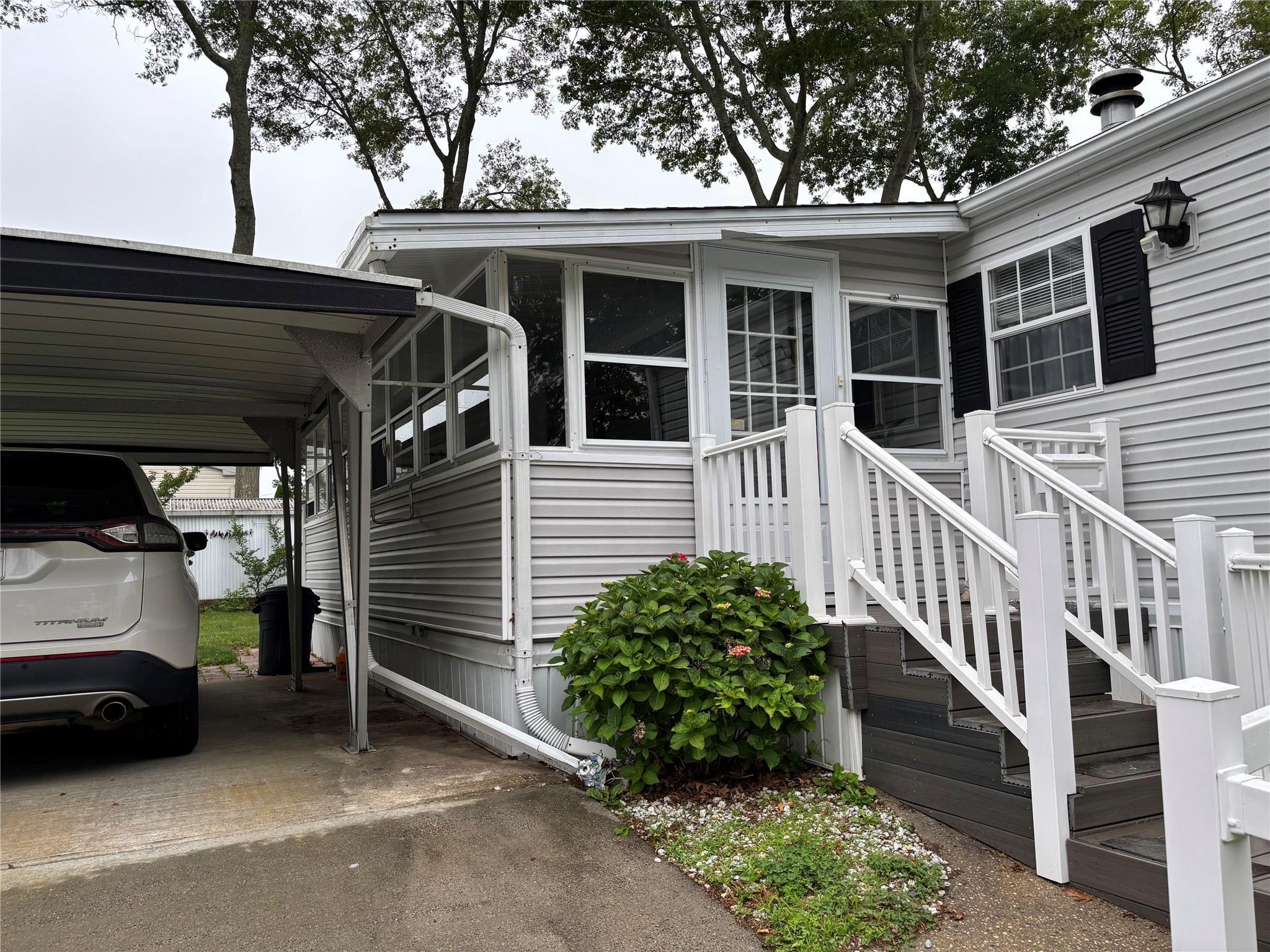 Single Family Old Country Rd  Suffolk County, NY 11901, MLS-878931-2