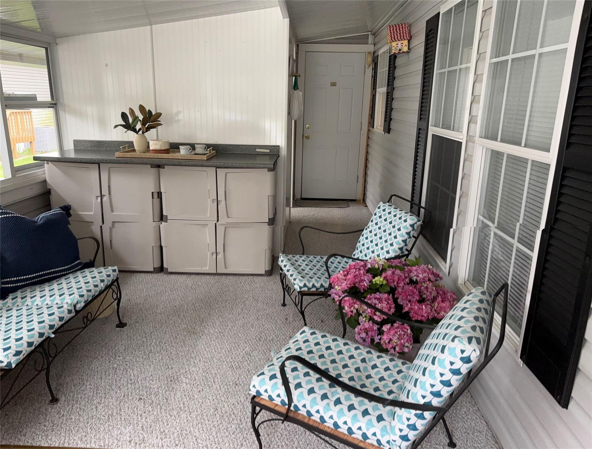 Single Family Old Country Rd  Suffolk County, NY 11901, MLS-878931-7