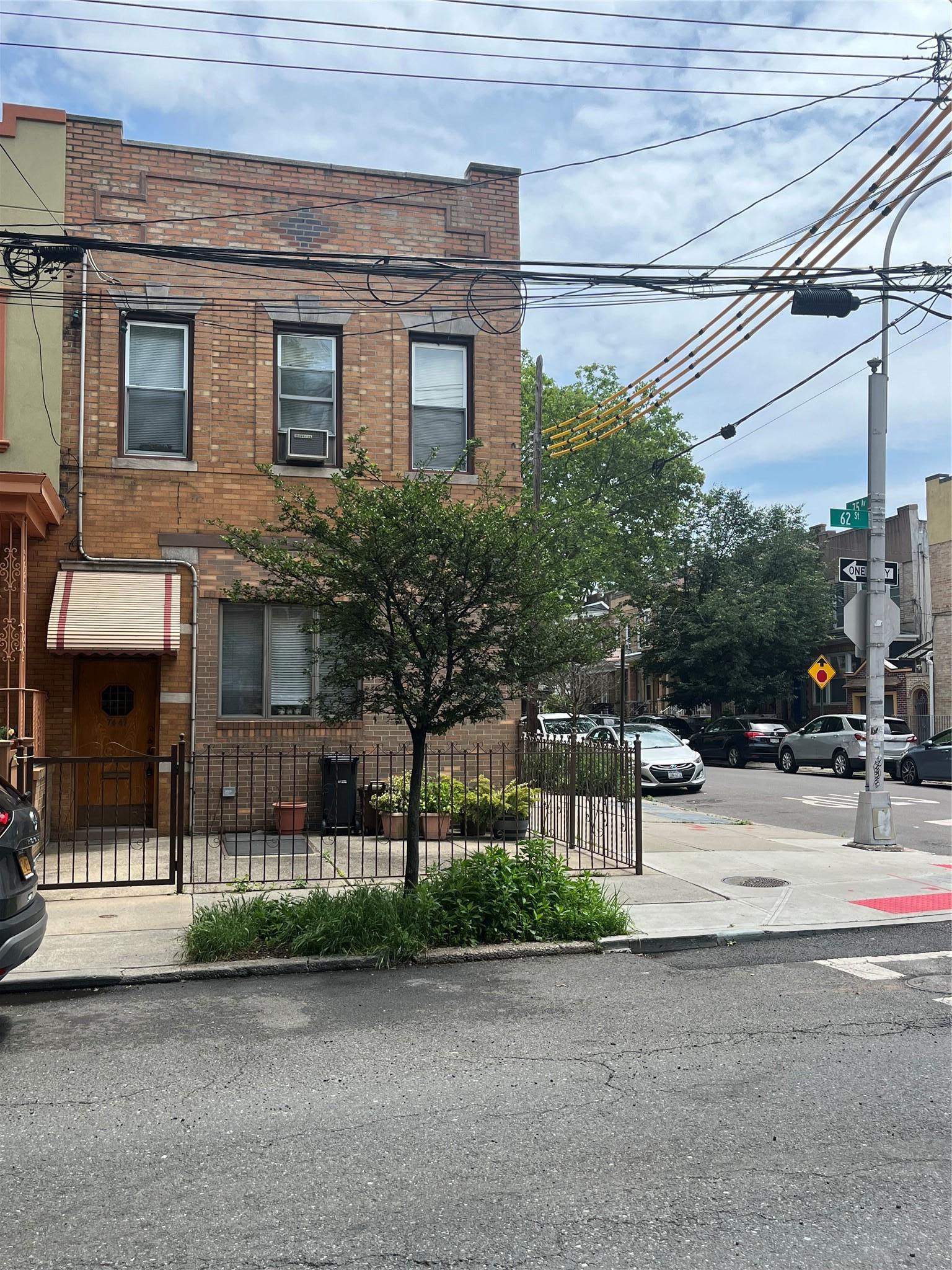 Single Family 62nd  Queens, NY 11385, MLS-878971-3