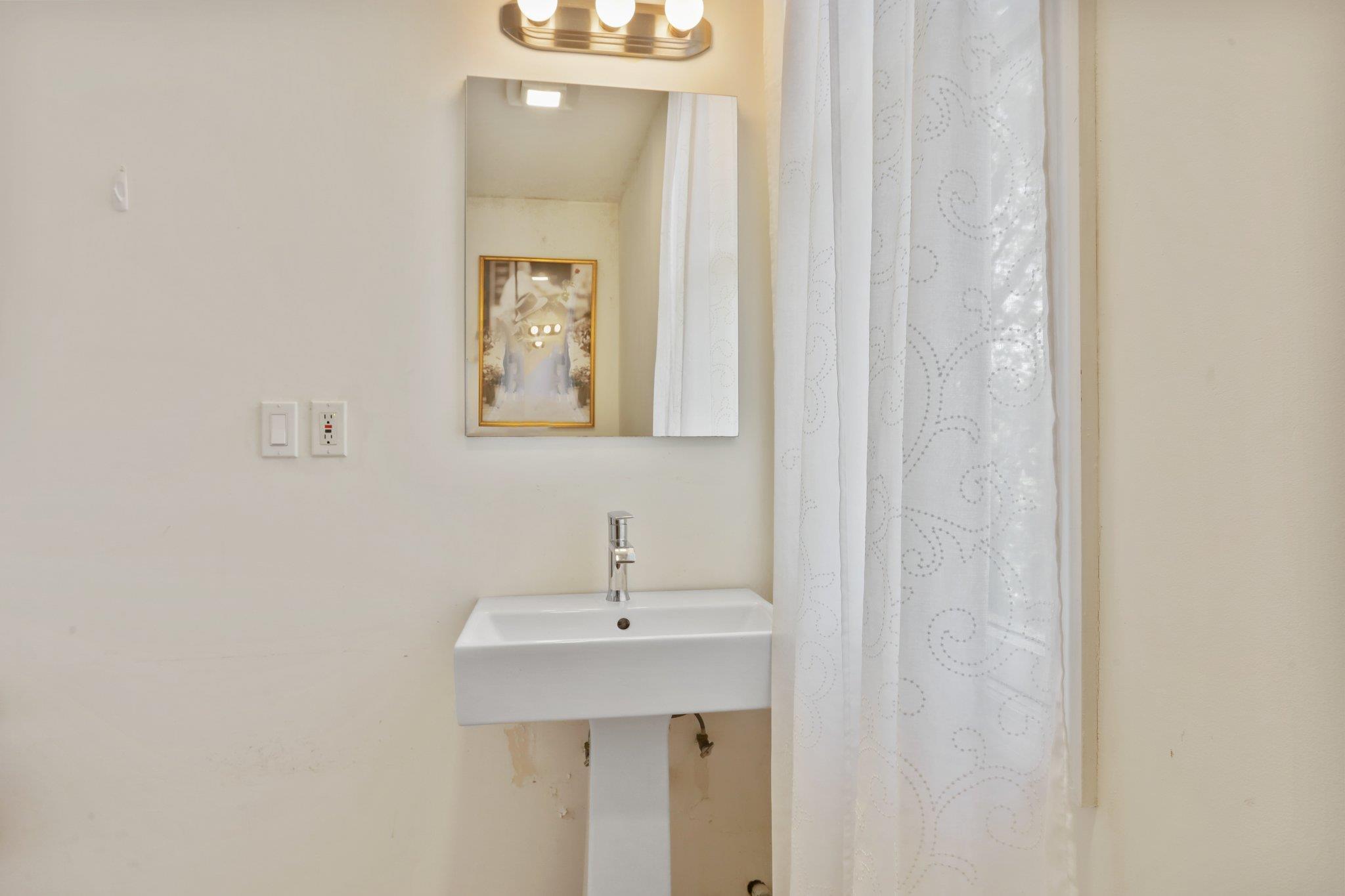 Single Family Healy  Westchester County, NY 10530, MLS-879000-24