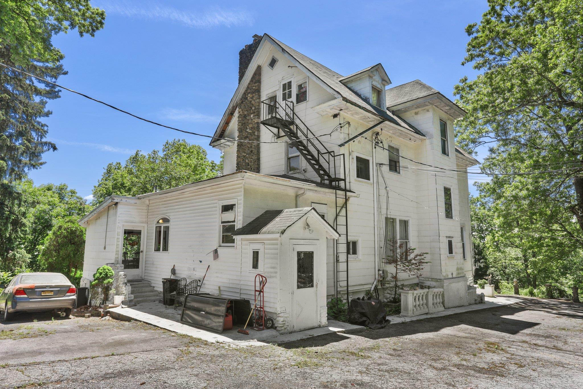 Single Family Healy  Westchester County, NY 10530, MLS-879000-40