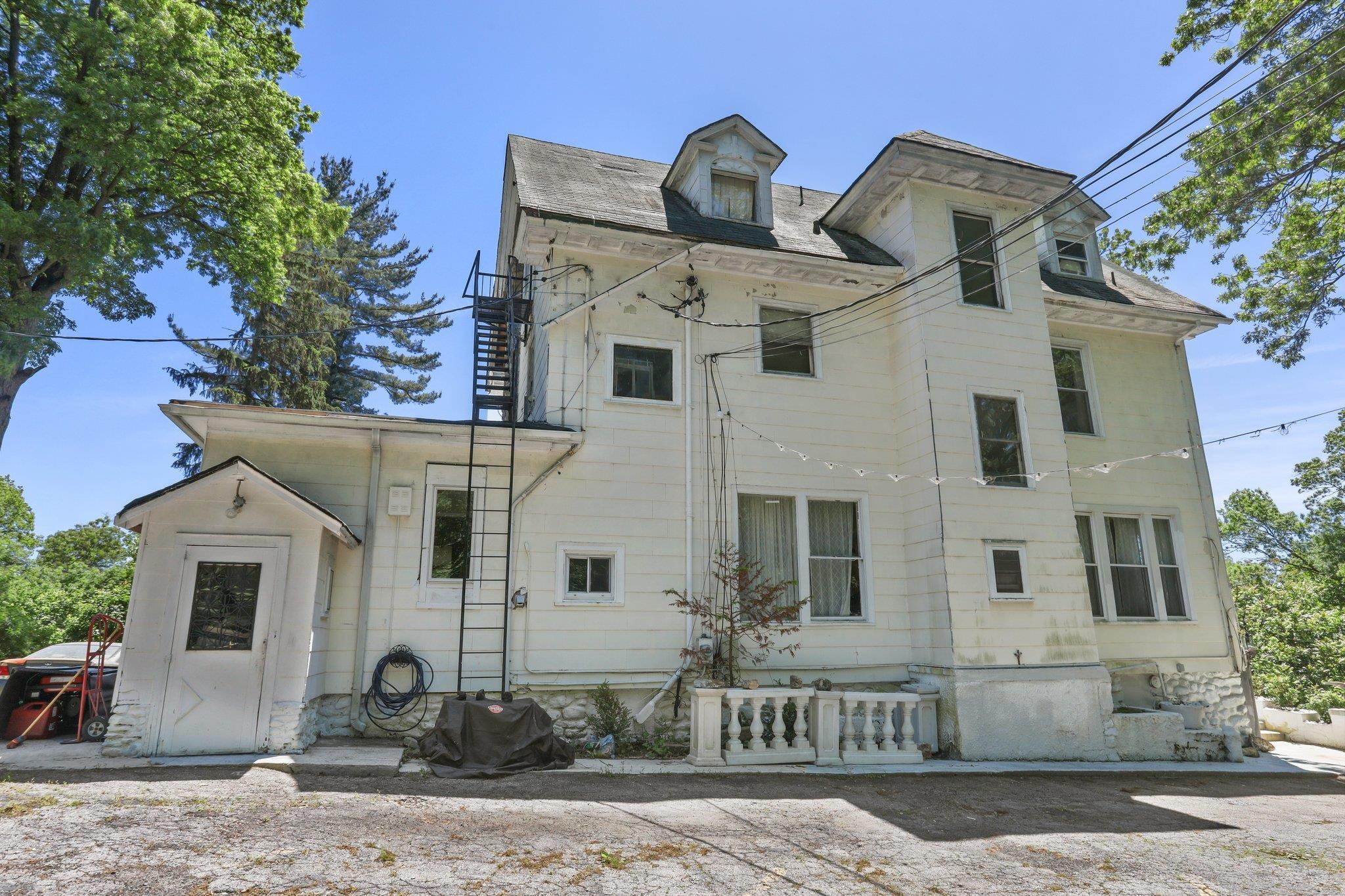 Single Family Healy  Westchester County, NY 10530, MLS-879000-41