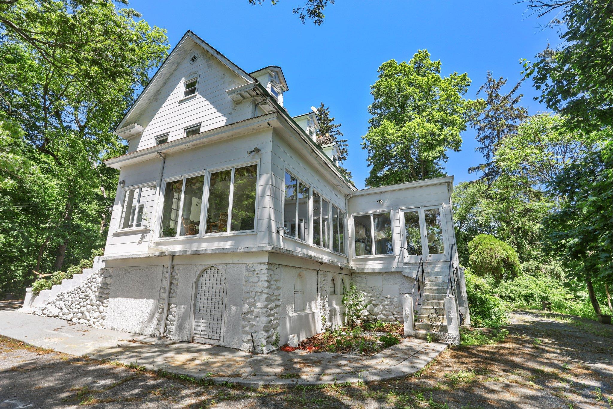 Single Family Healy  Westchester County, NY 10530, MLS-879000-42