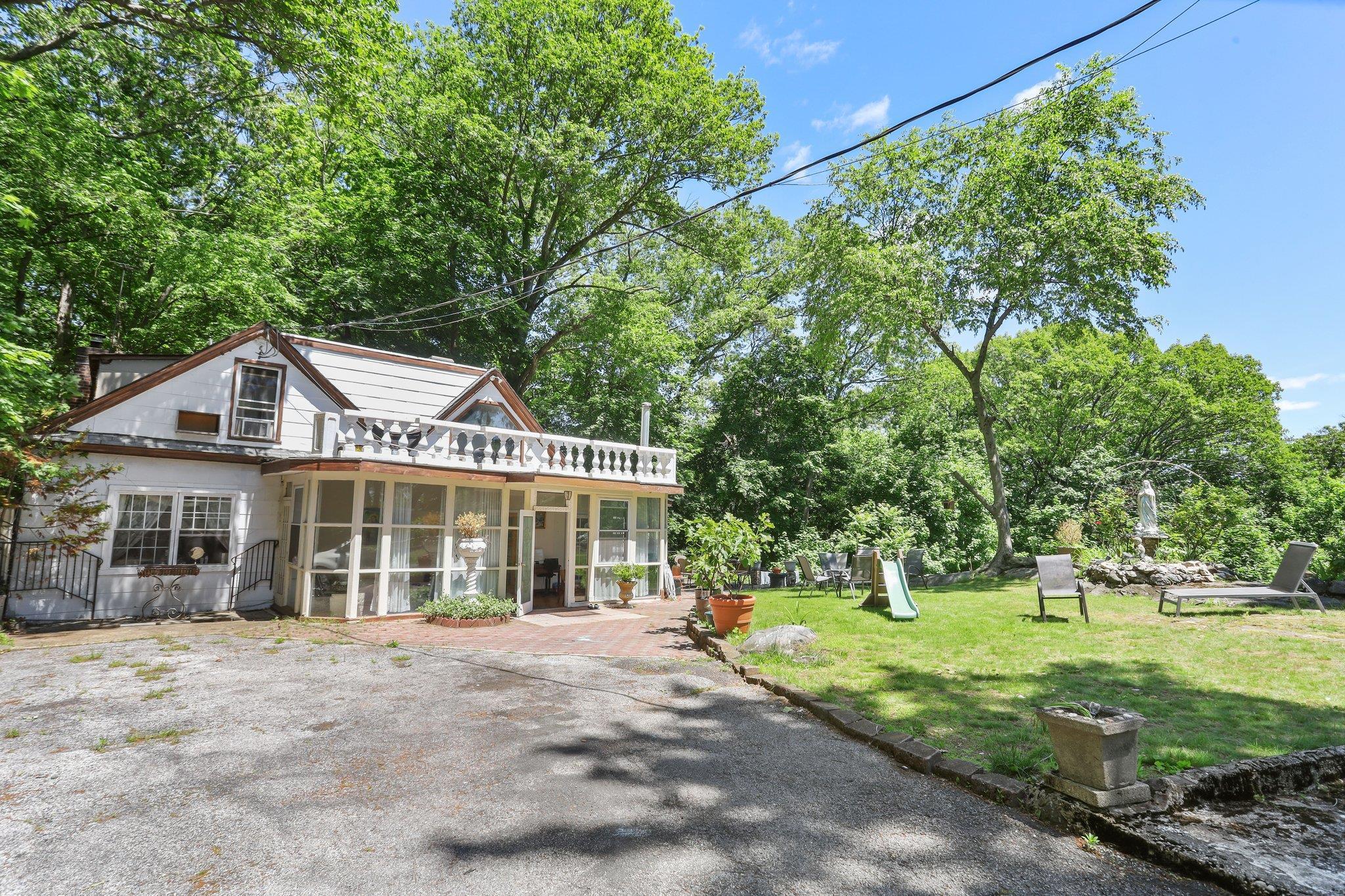 Single Family Healy  Westchester County, NY 10530, MLS-879000-43