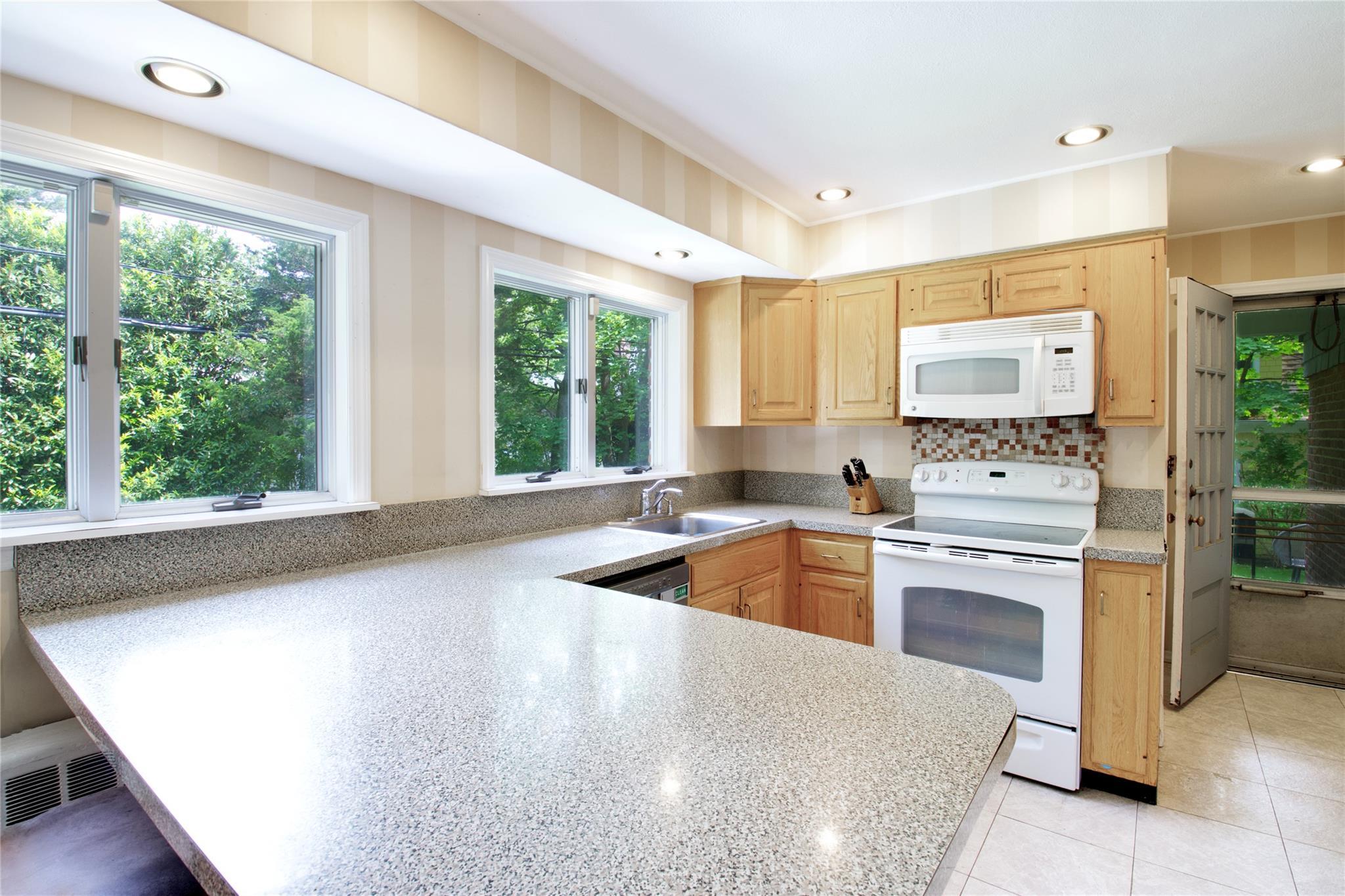 Single Family Primrose  Nassau County, NY 11577, MLS-879005-10