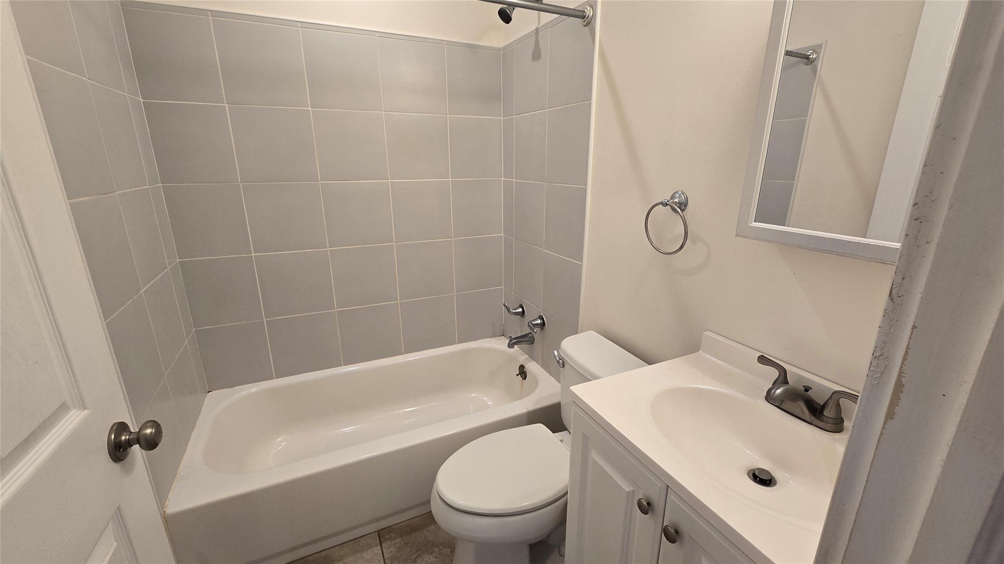 Single Family Raynor  Suffolk County, NY 11901, MLS-879058-9
