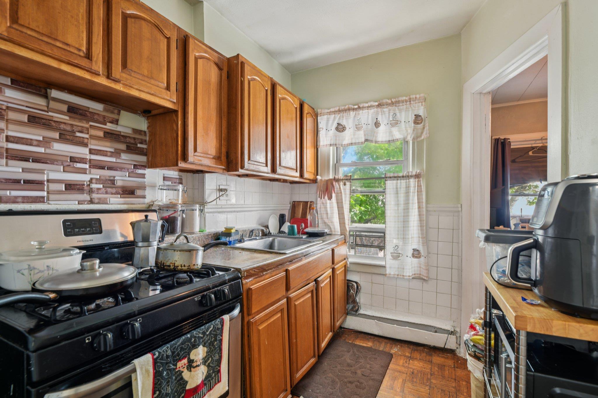 Single Family 76th Queens, NY 11416, MLS-879060-6