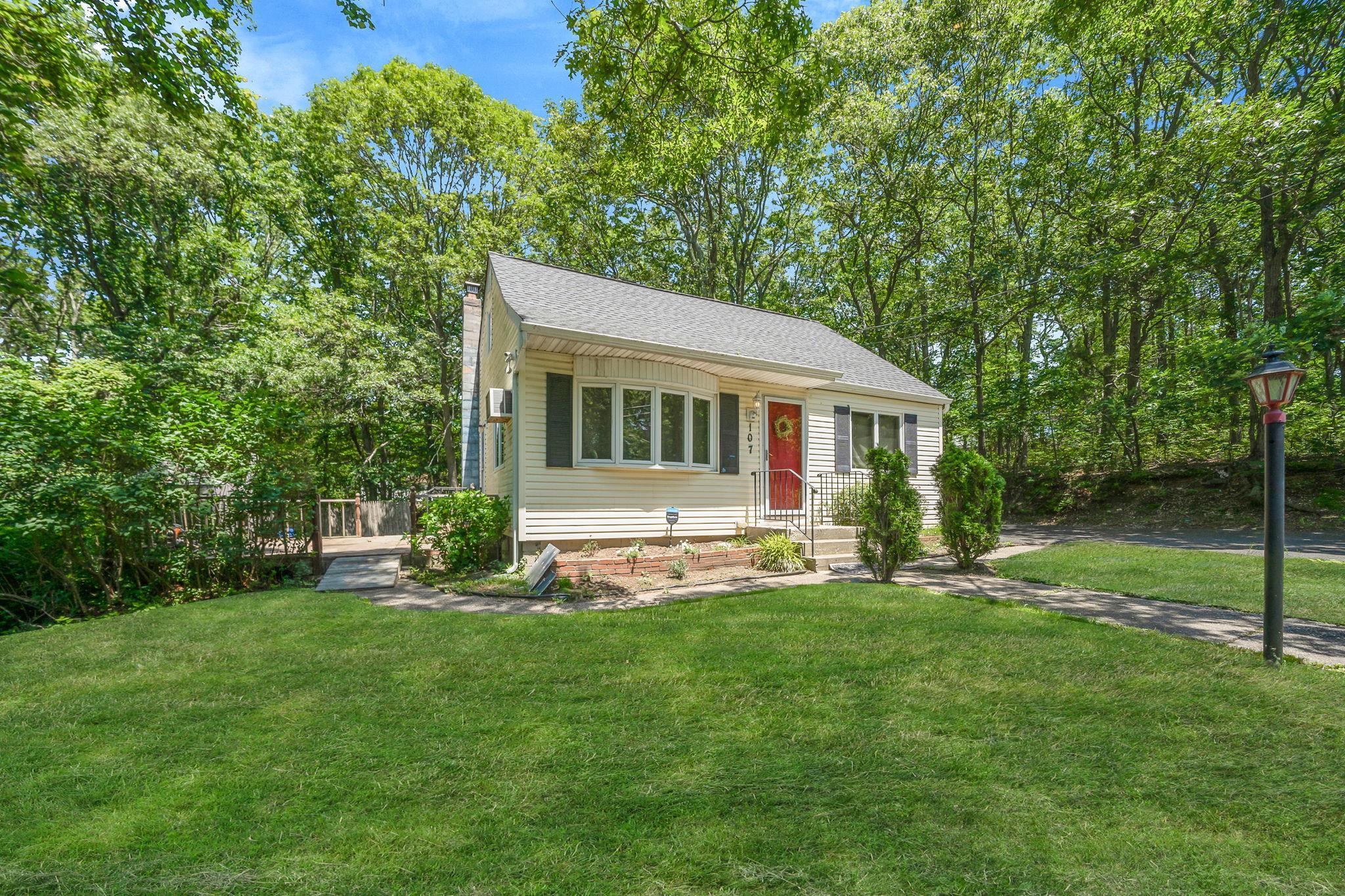 Single Family Cedar  Suffolk County, NY 11763, MLS-879073-3