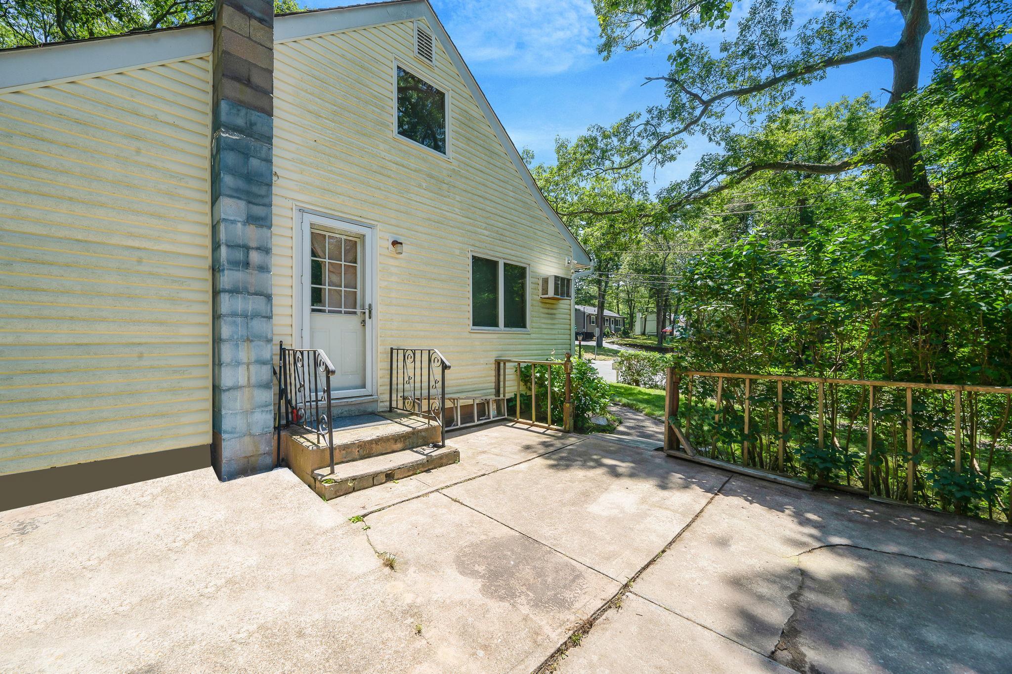 Single Family Cedar  Suffolk County, NY 11763, MLS-879073-5