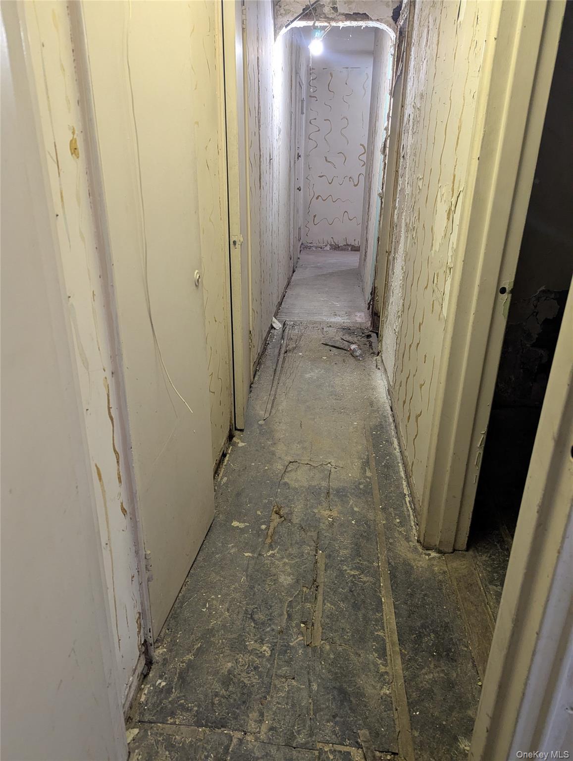 Commercial Lease Sheridan  Bronx, NY 10451, MLS-879077-10