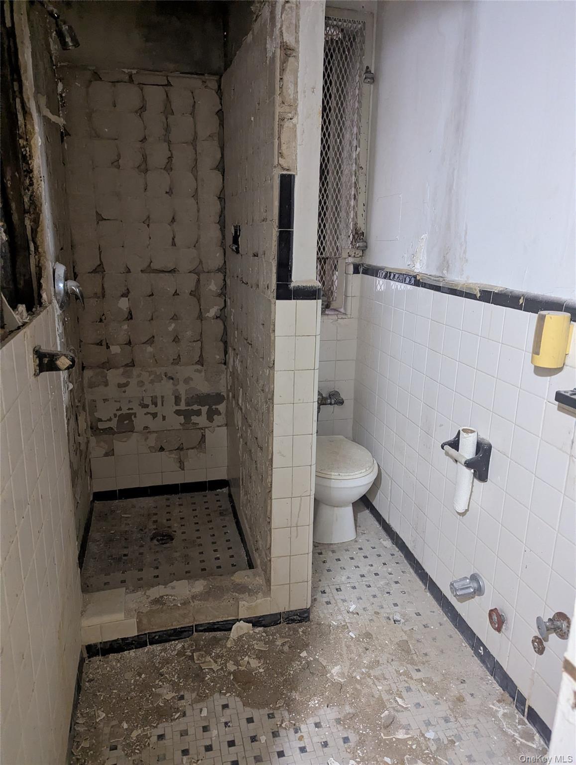 Commercial Lease Sheridan  Bronx, NY 10451, MLS-879077-6