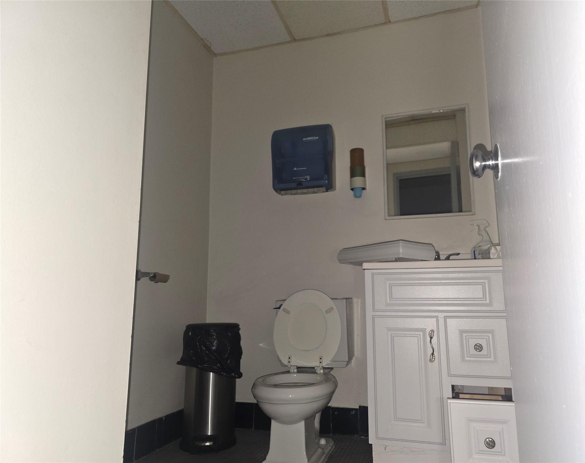 Commercial Lease Sedgwick  Bronx, NY 10463, MLS-879146-15